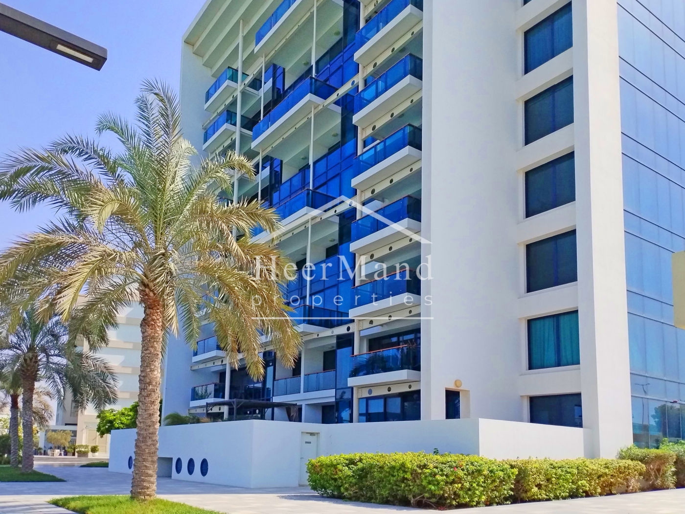 Stunning 3BR Apartment with Gorgeous Lagoon View