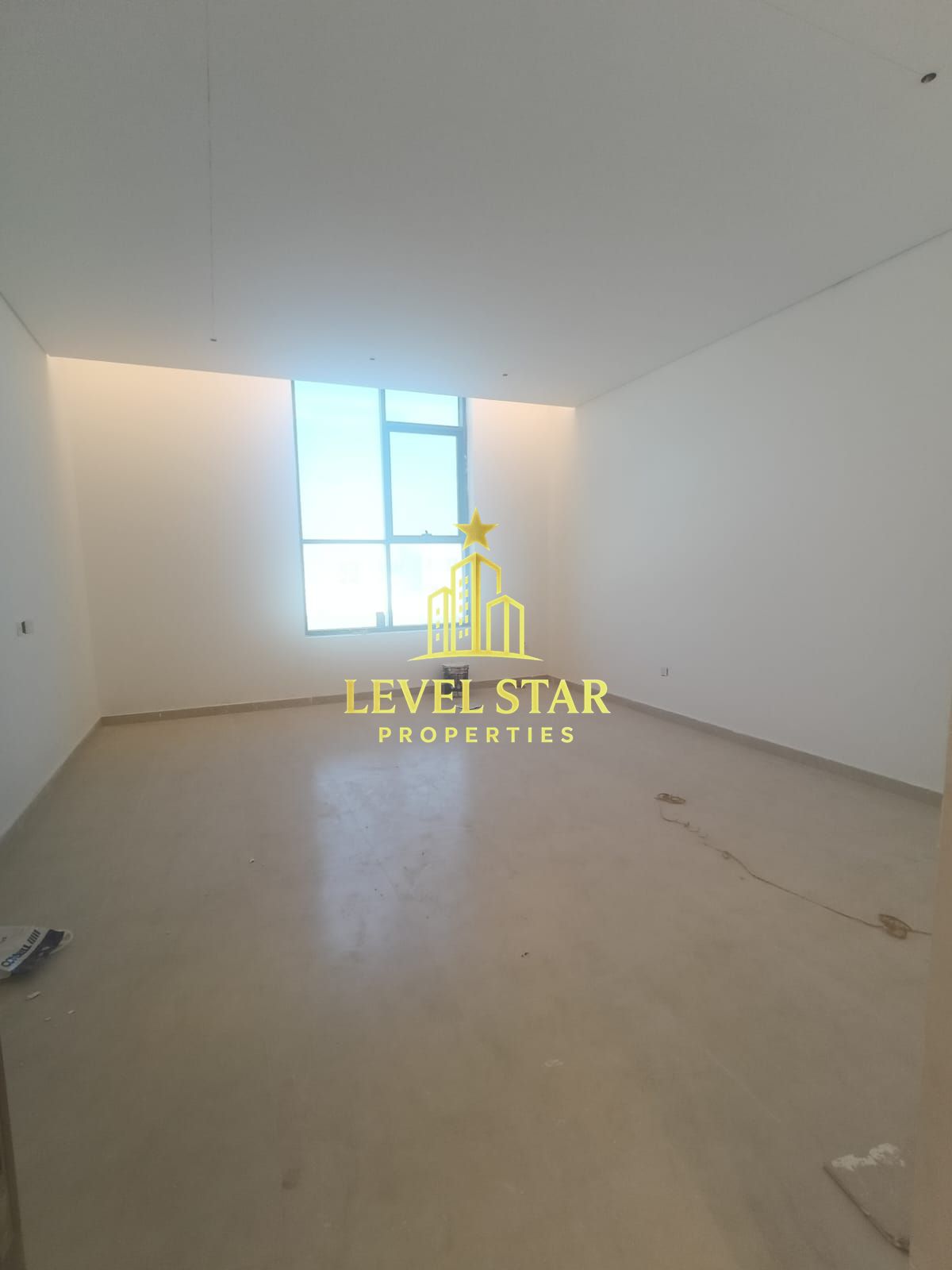 Very nice villa for rent in Al Mizhar first 5 bedrooms plus outside annex