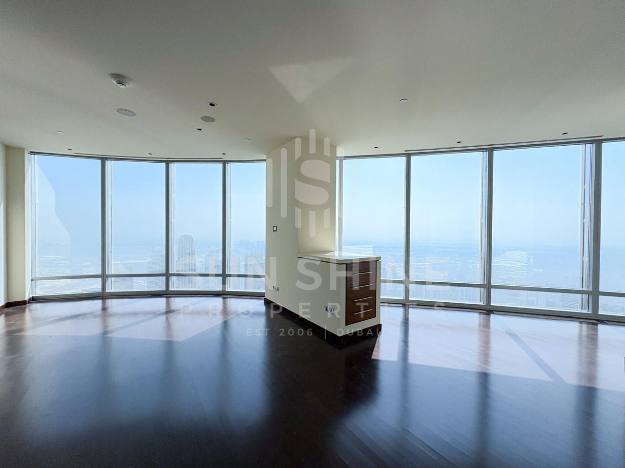 High Floor Above 95 - Fountain View - Maids Room