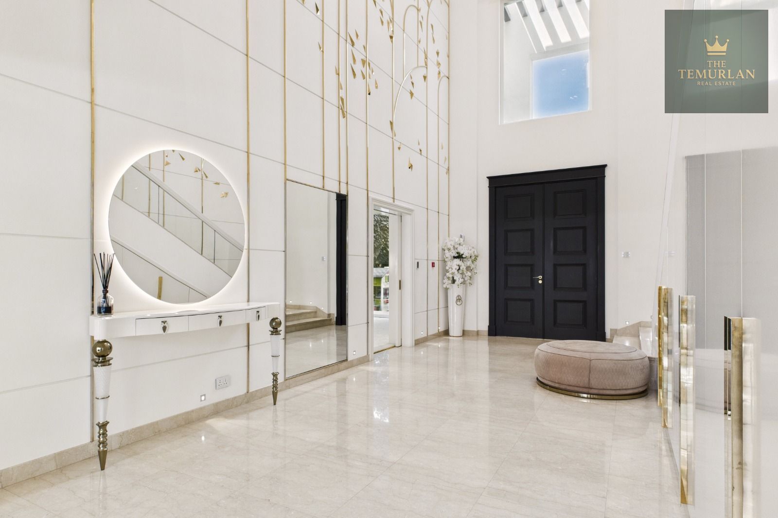 Luxury Furniture | Vacant | Unique Location