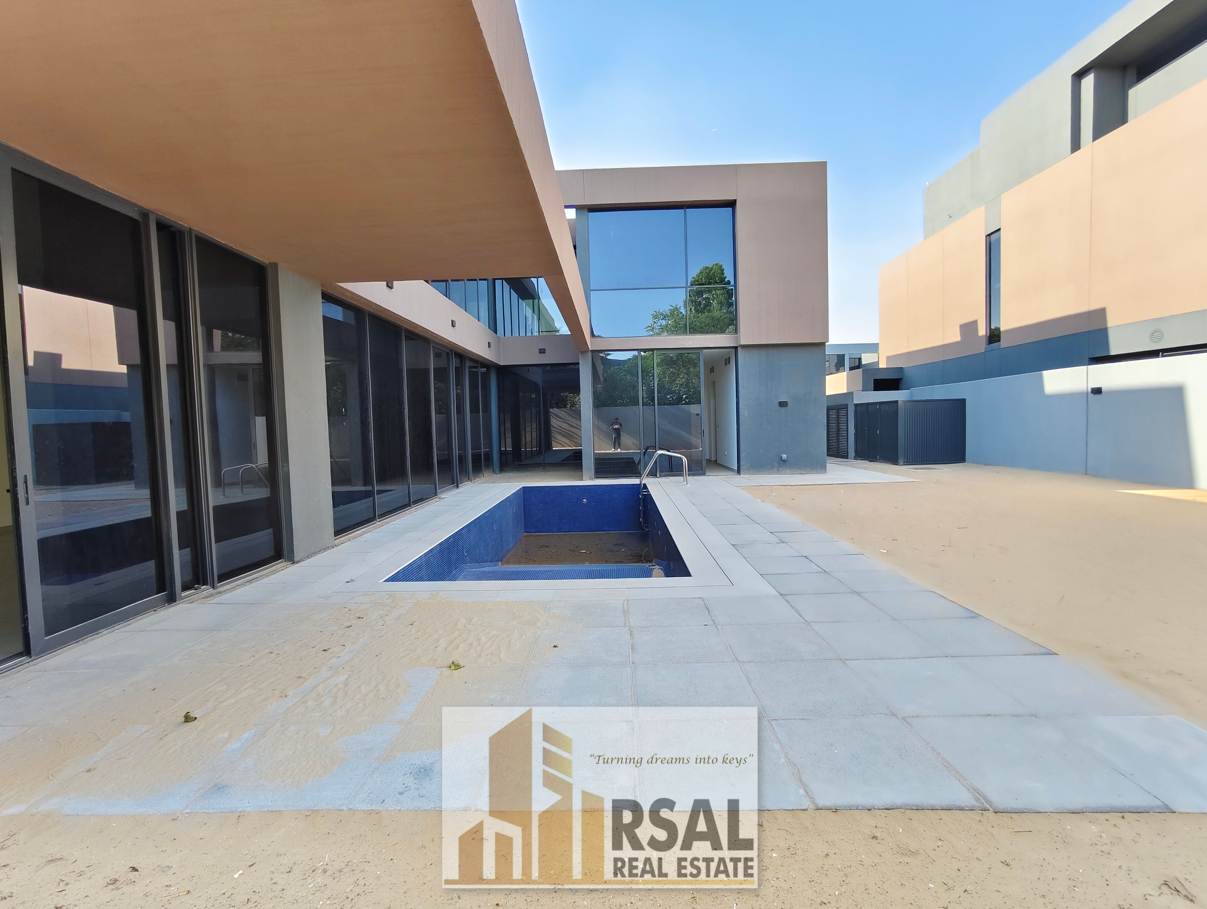 Gated community Luxurious 4BR villa with private pool in massar