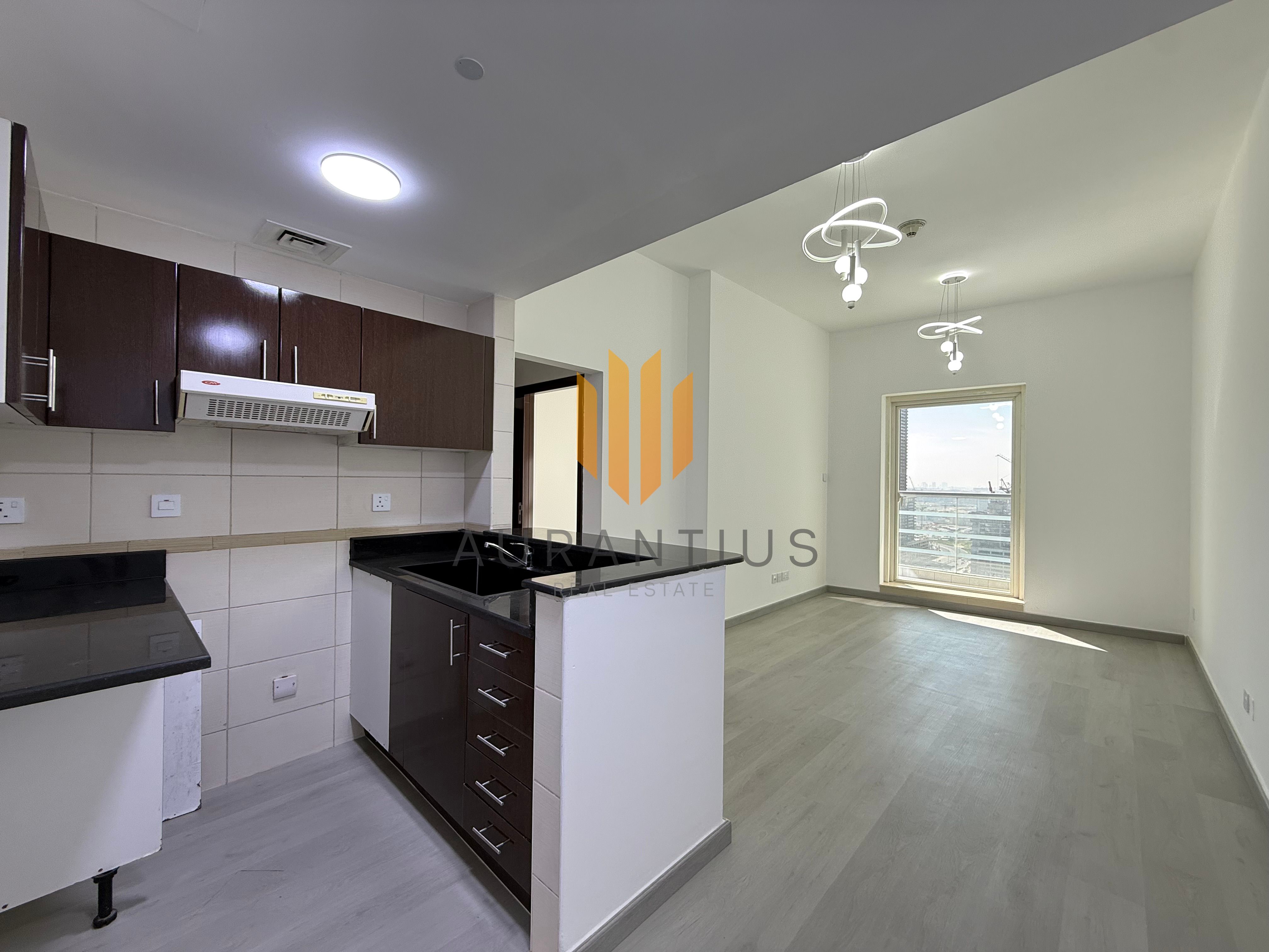Renovated| High Floor| Vacant| Balcony