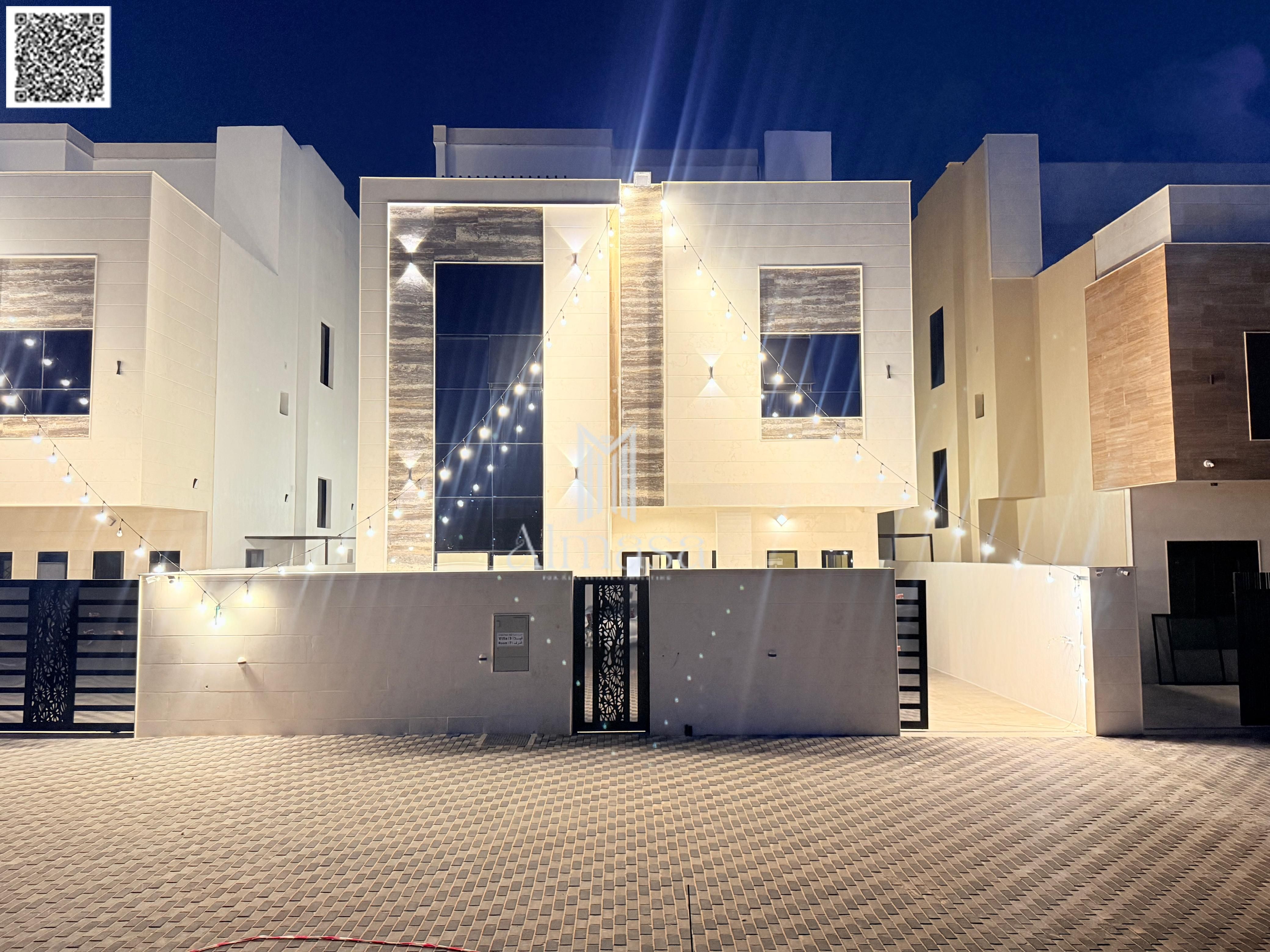 Luxury villa, 3 floors + rooftop, with a modern design, including registration and ownership fees, and featuring 7 master bedrooms. High-end finishes.