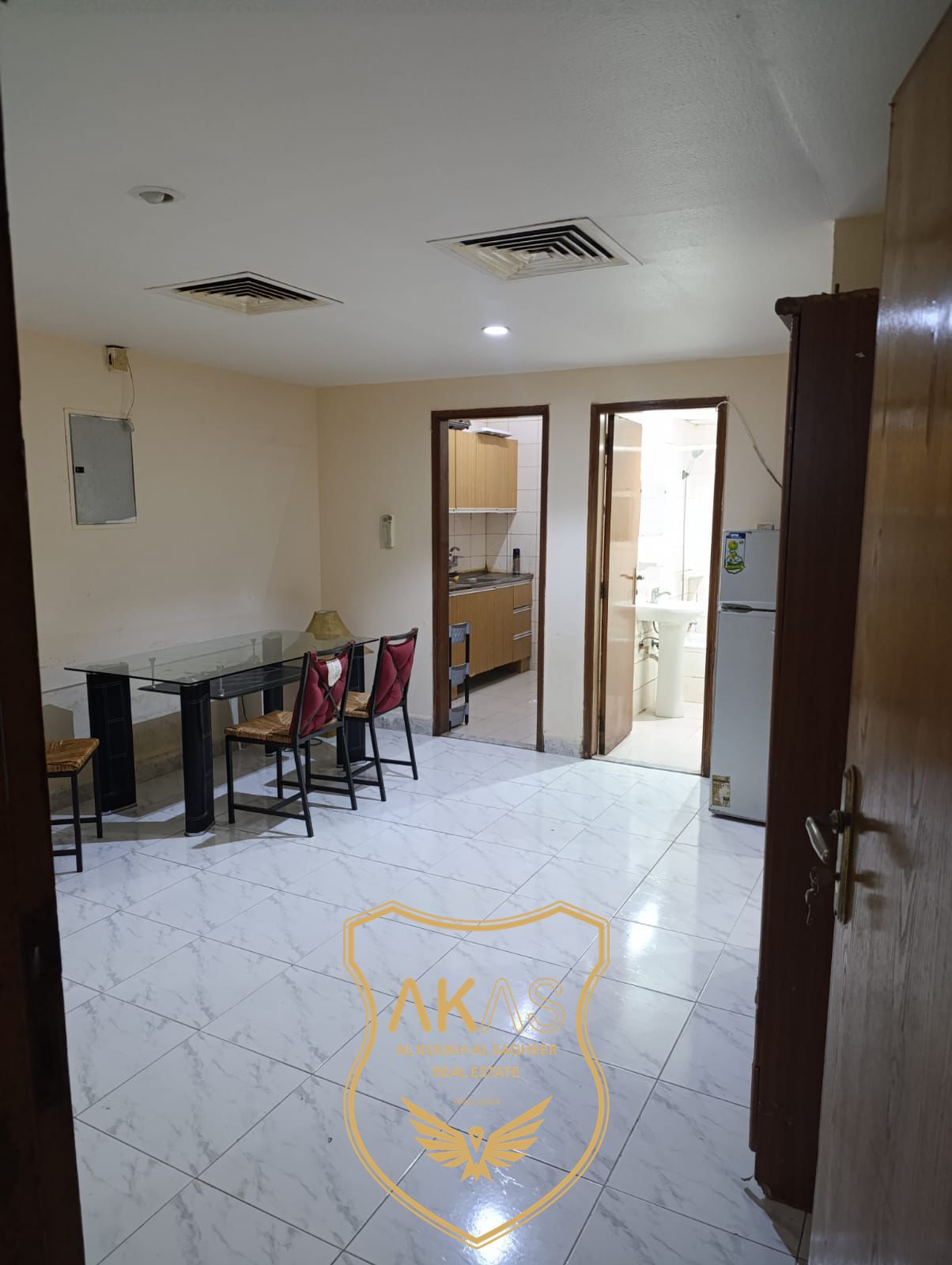 HOT OFFER 1BHK AVAILABLE FAMILY BUILDING 2600