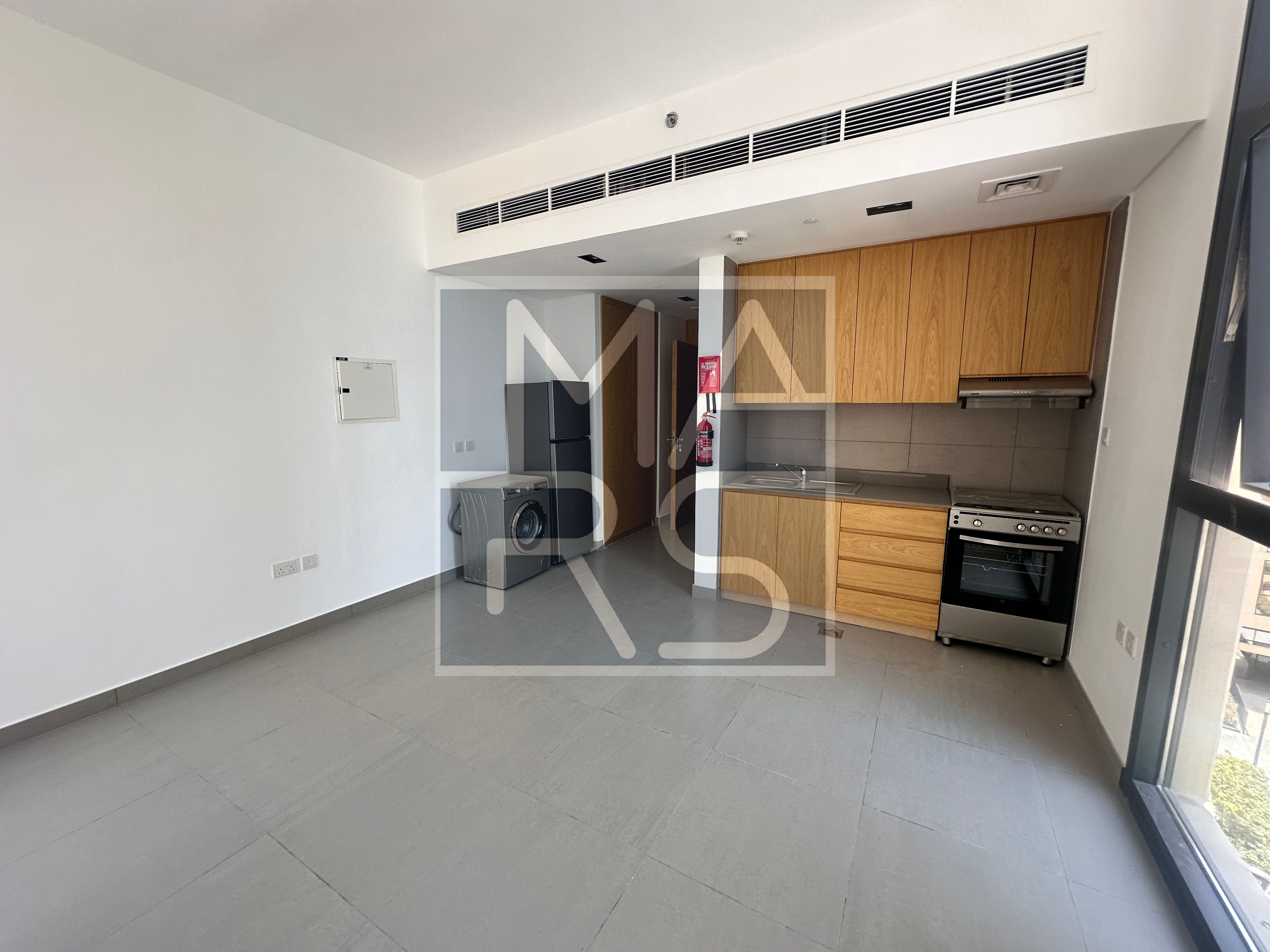 STUDIO AVAILABLE FOR RENT IN AL MAMSHA WITH KITCHEN APPLIENCES GYM,POOL AND PARKING
