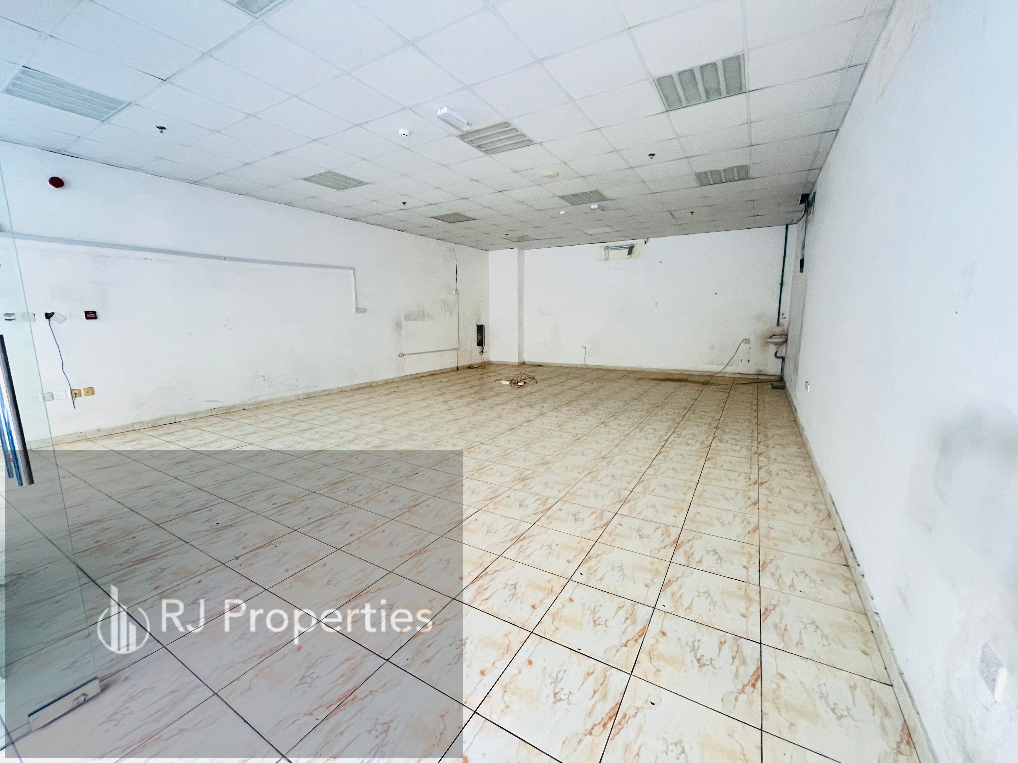 Hot offer luxury shop near to park very prime location start your dream busines