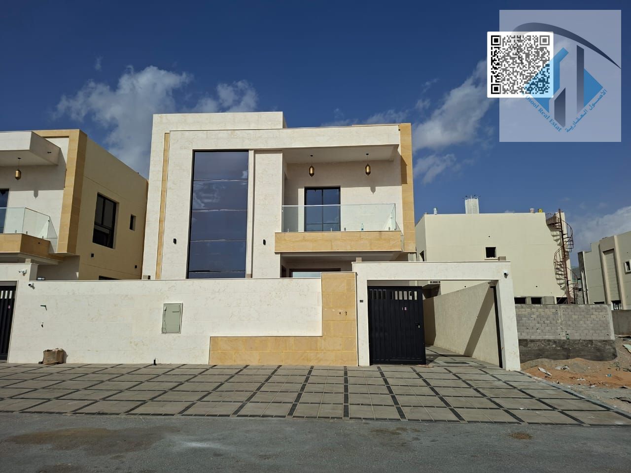 For sale, a townhouse villa with super deluxe finishing and wonderful decorations, with the possibility of bank financing for 25 years