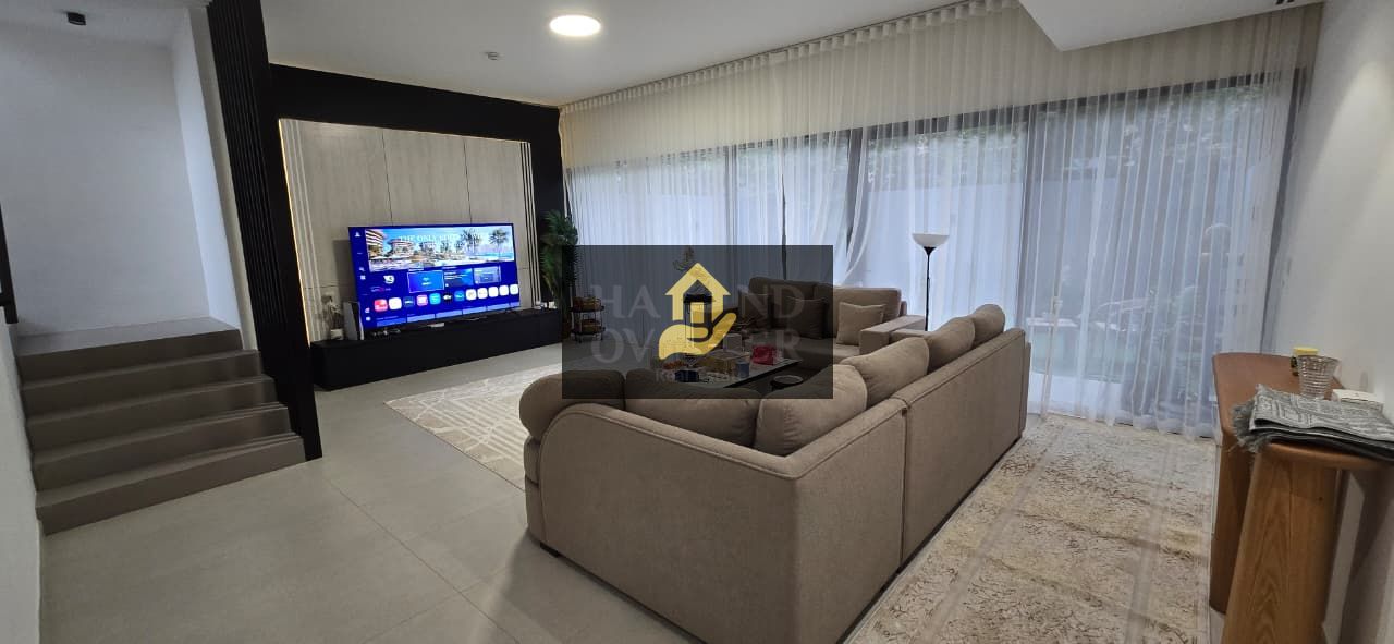 SPACIOUS 3BED MIDDLE UNIT / EXCELLENT PRICE