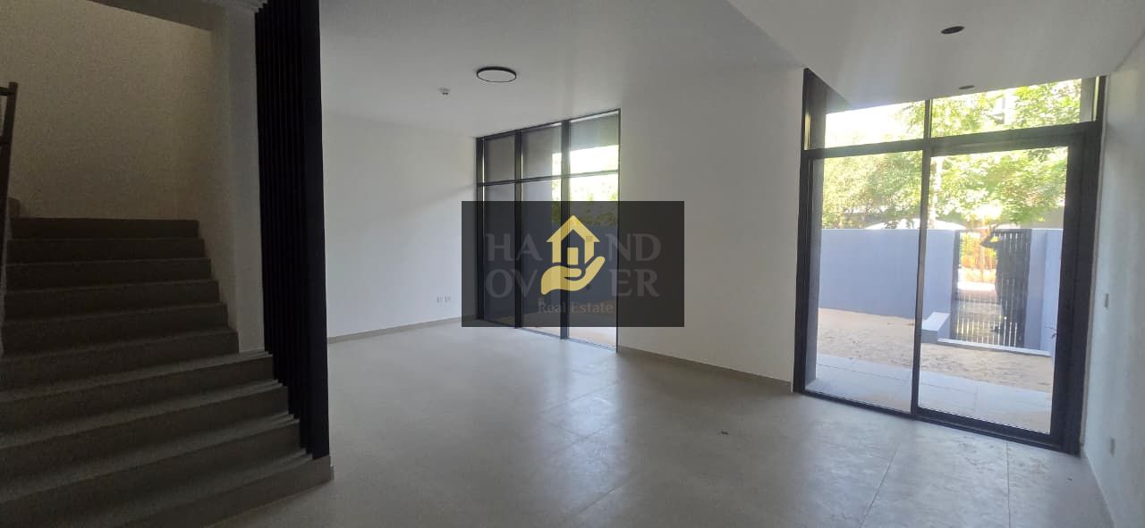 4 BED MIDDLE ROBINIA