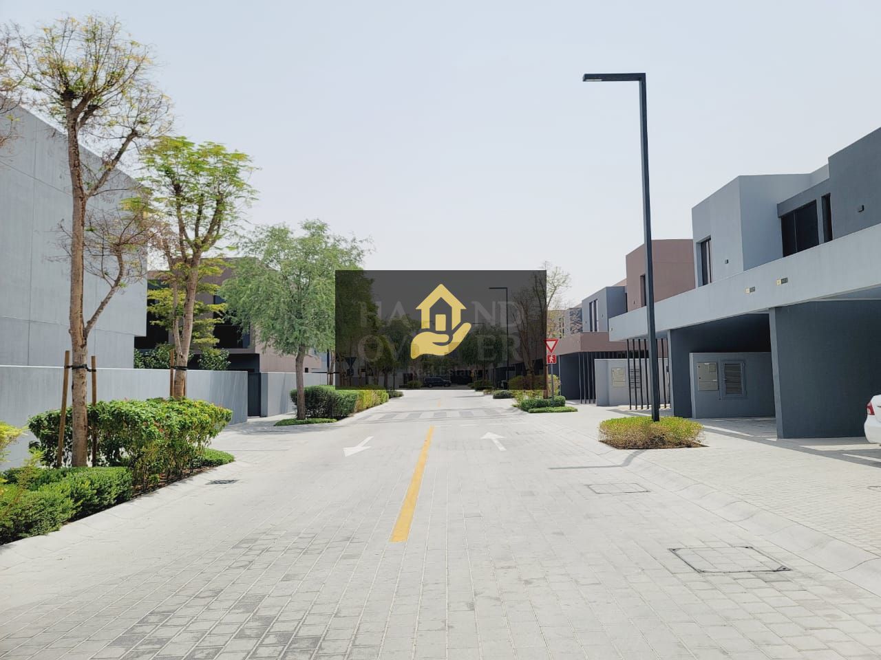 2BED TOWNHOUSE IN ROBINIA AVAILABLE FOR RENT (115K WITH 4 TO 6 CHEQUES)