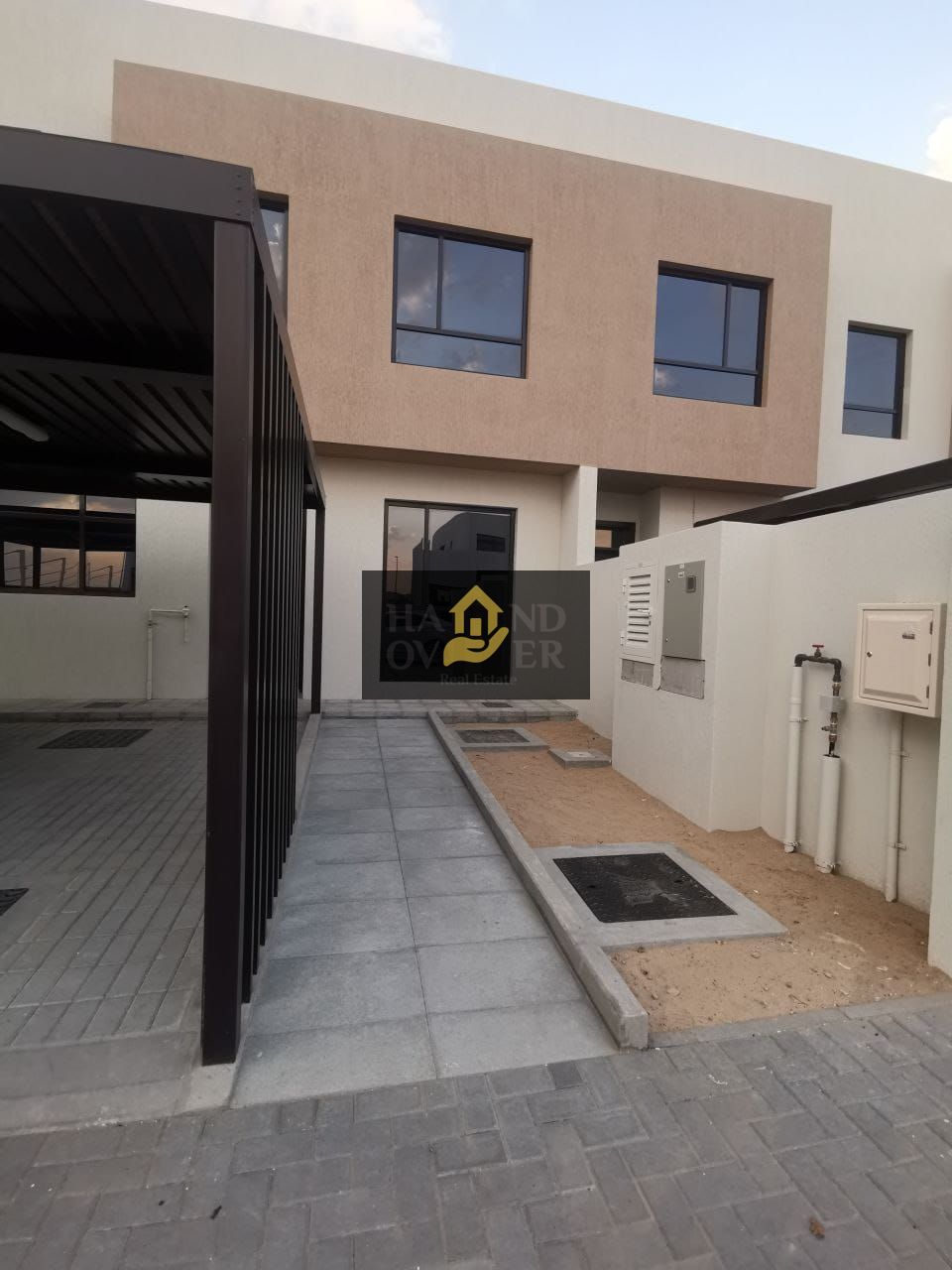 4BED TOWNHOUSE/END CORNER UNIT/BIG PLOT SIZE