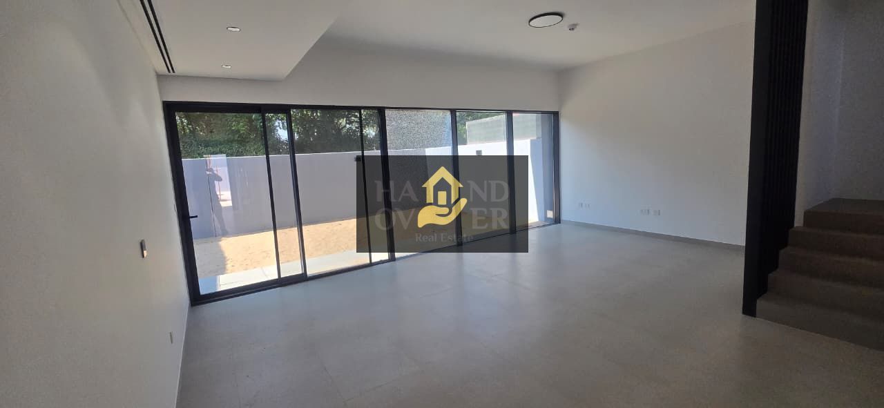 3BED CORNER TOWNHOUSE /SMART SYSYTEM/MAID ROOM/ EXCELLENT VALUE /PRIME LOCATION