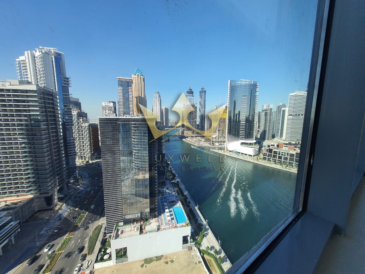 CANAL VIEW | Partitions | Spacious