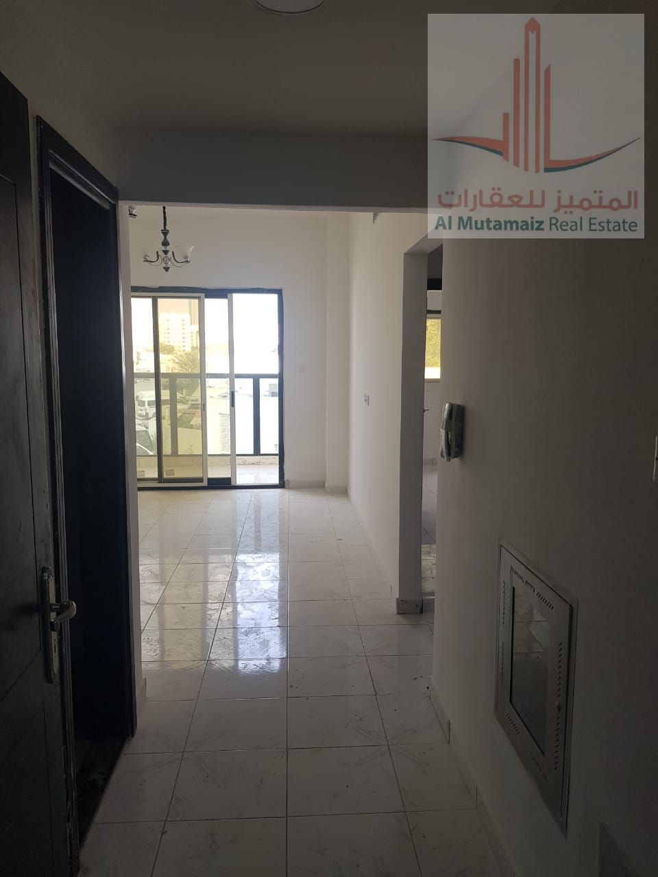 One bedroom and living room with balcony for annual rent in Ajman - Al Rashidiya 1. Excellent location near the fish market.