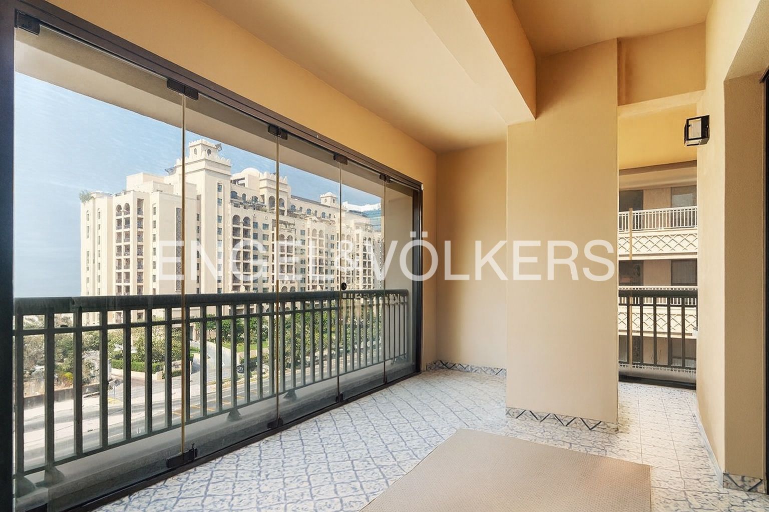 Corner Unit | Fully Upgraded | Bright