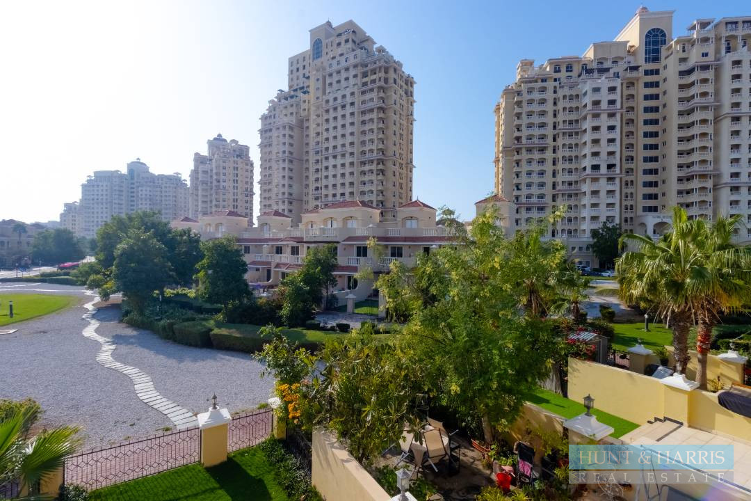 2 Bedroom Townhouse for Rent Al Hamra Village - Furnished - Pool View
