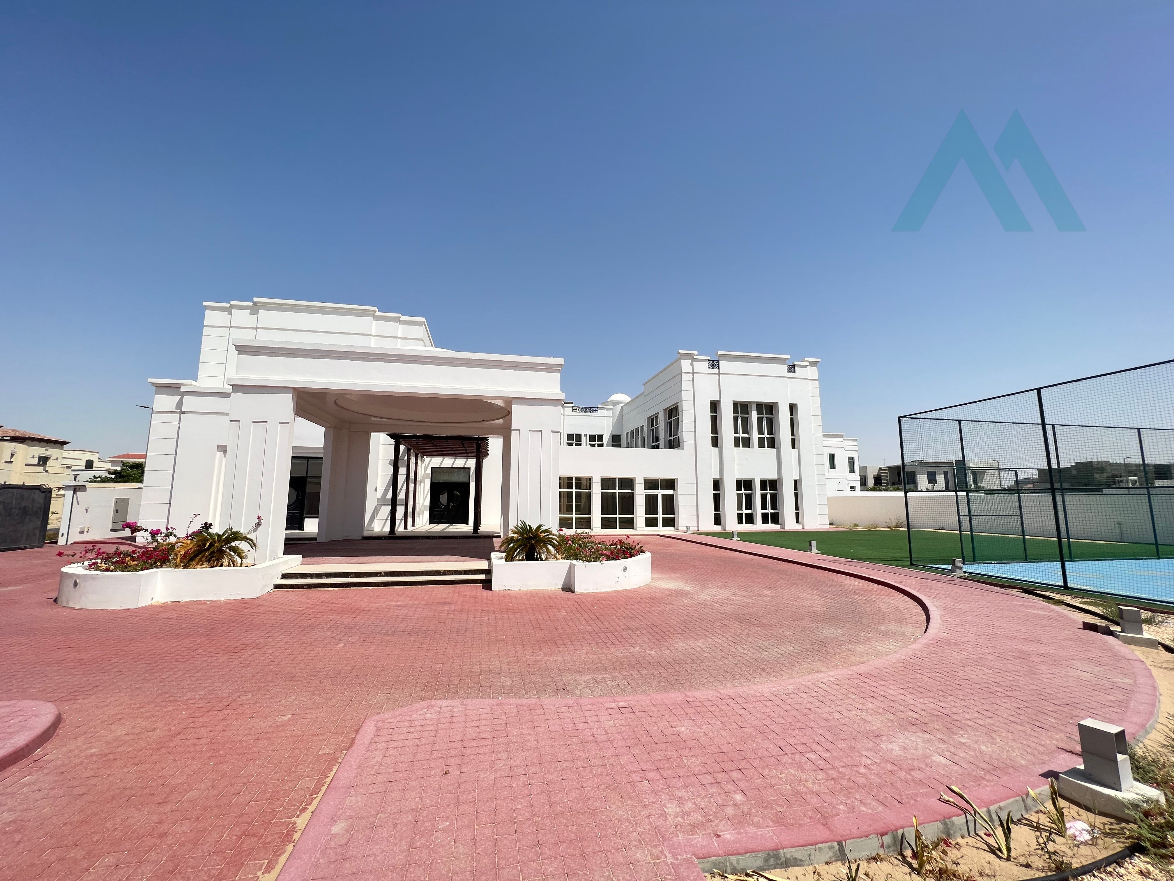 CORNER PLOT | PRIVATE POOL | PRIVATE BASKETBALL COURT
