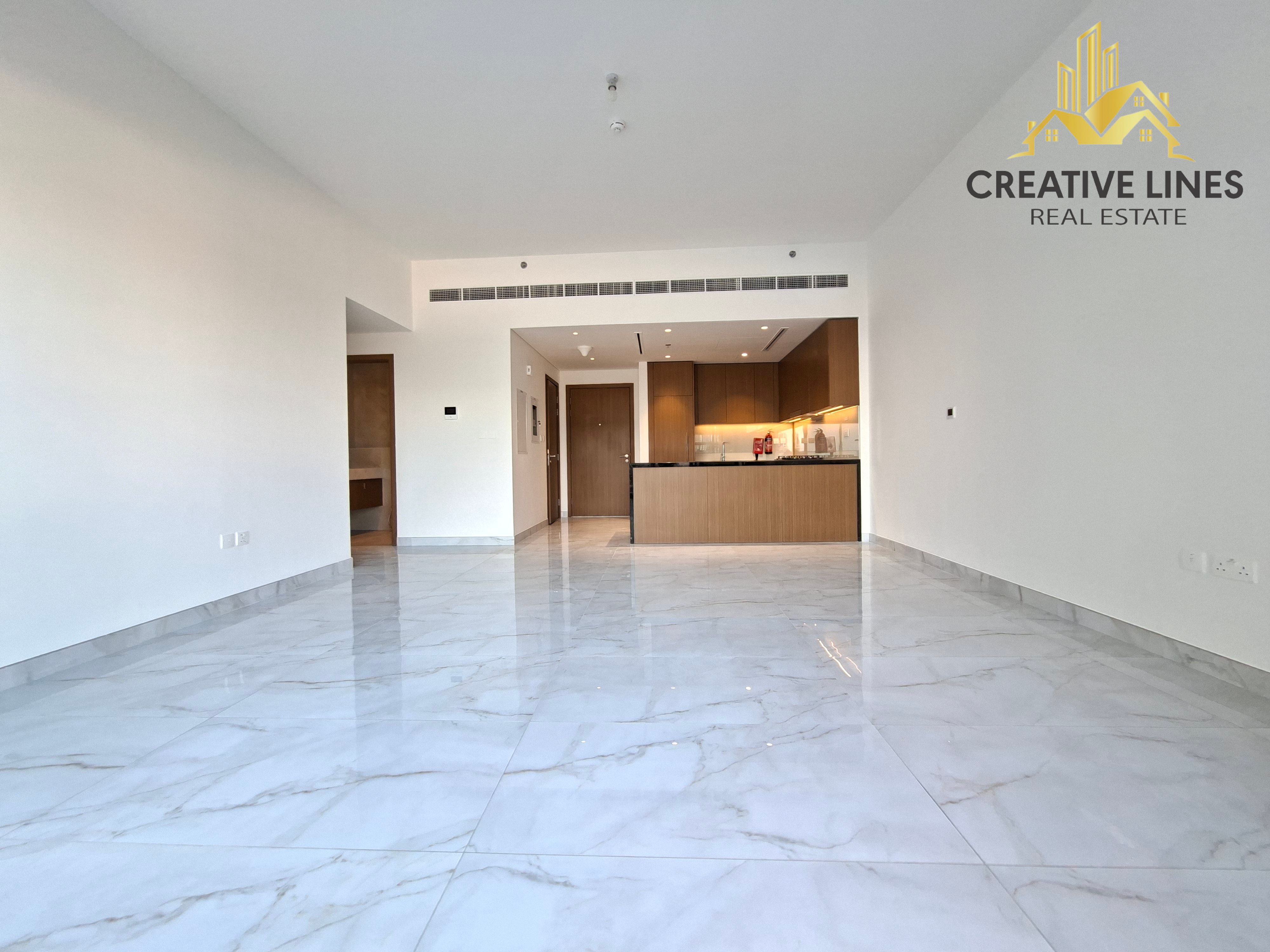 Large Layout !! Brand New !! Elegant Living