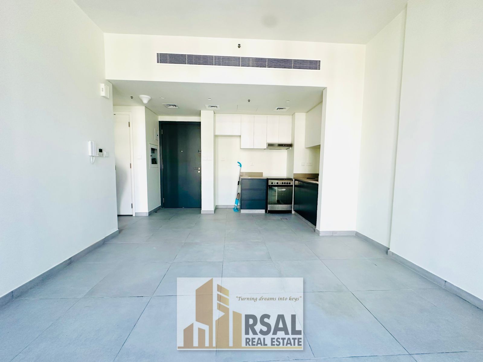 Luxurious spacious 1 bedroom apartment with All Amenities