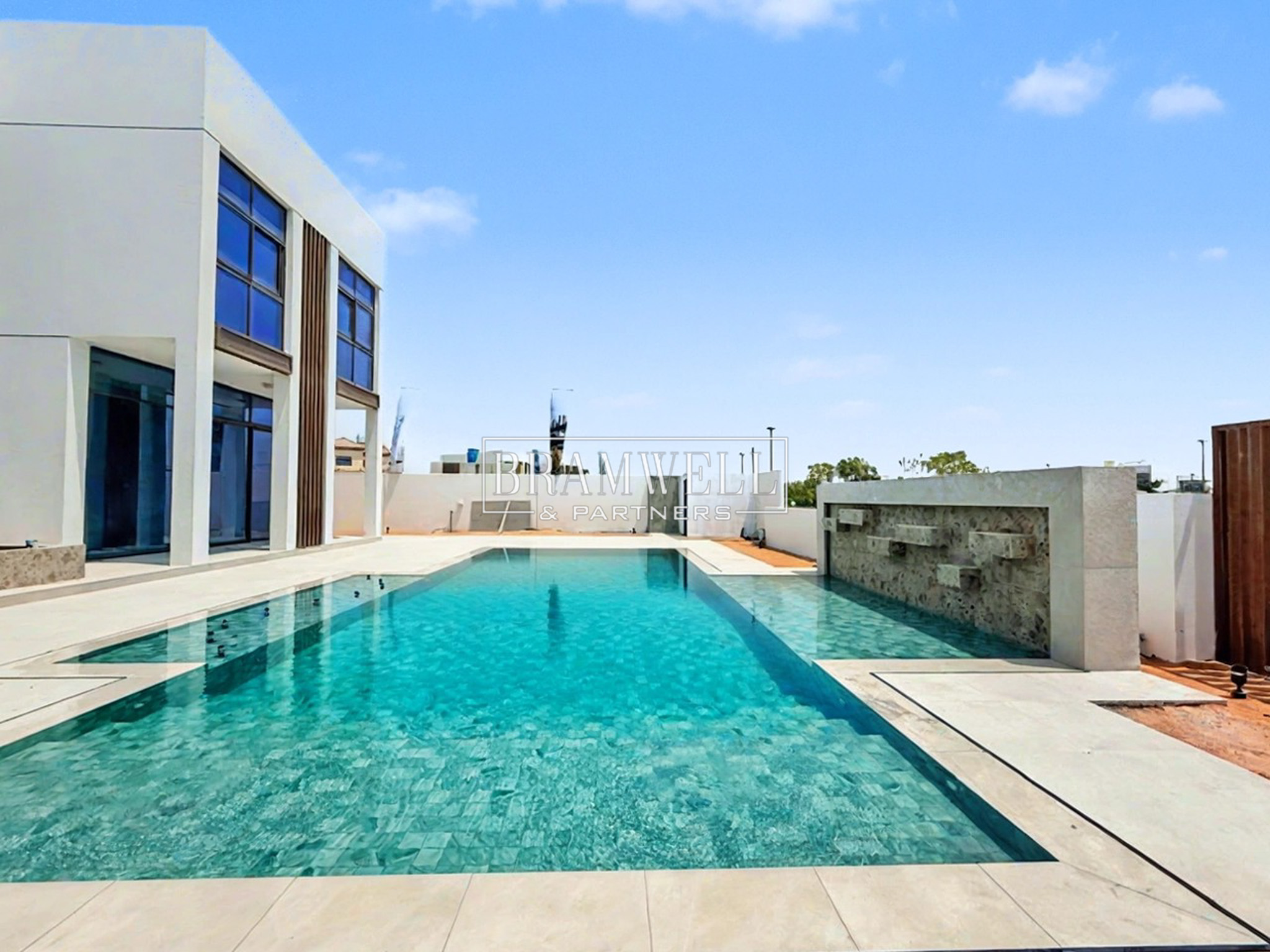 Corner Unit | Brand New | Massive Plot