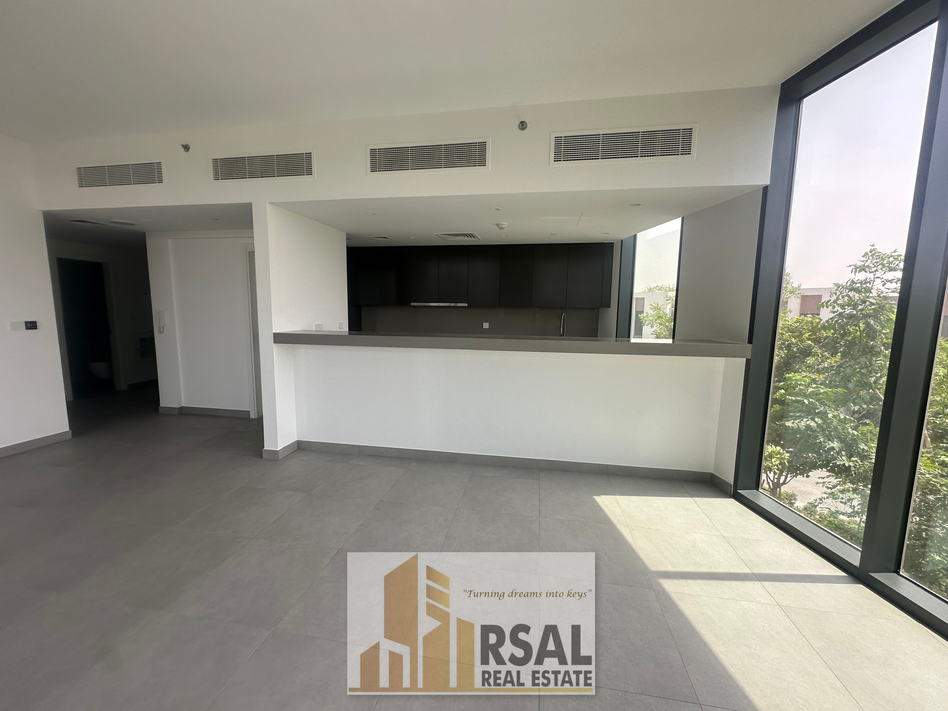 Luxurious 3 Bedroom Apartment with close kitchen main Road view
