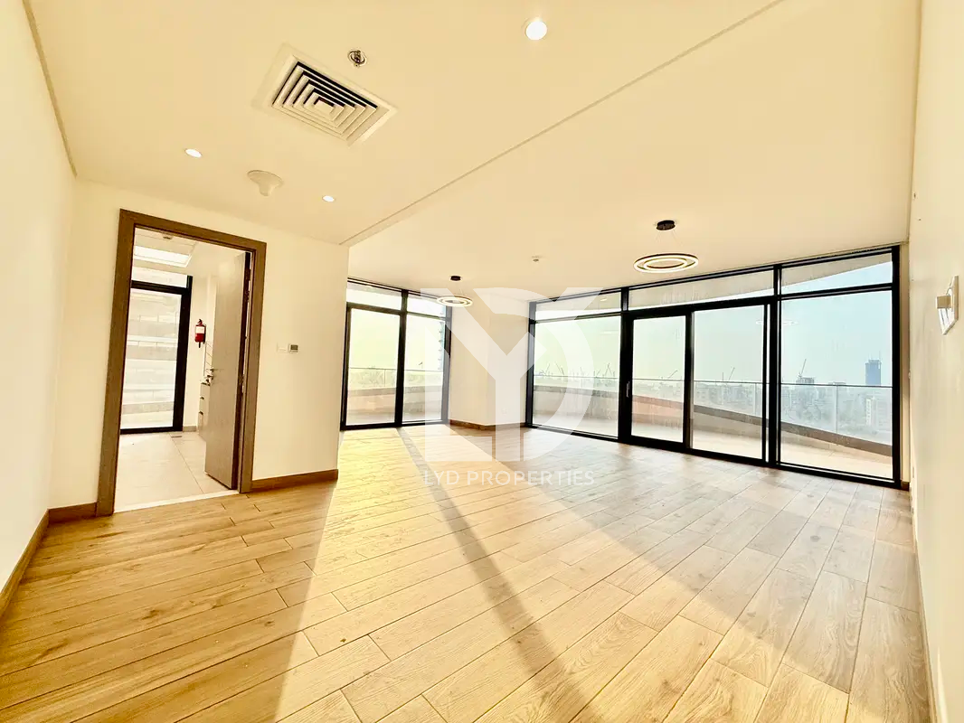 Live in the Heart of Al Mankhool, Bur Dubai | Elegant 3BR | Move-In Ready@230000/-