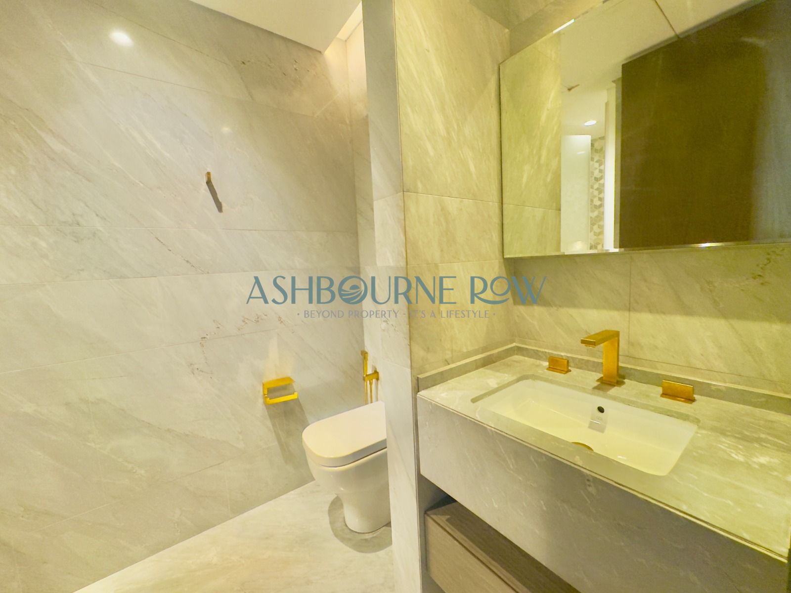 LUXURIOUS LIVING I BEACH ACCESS I SPECTACULAR