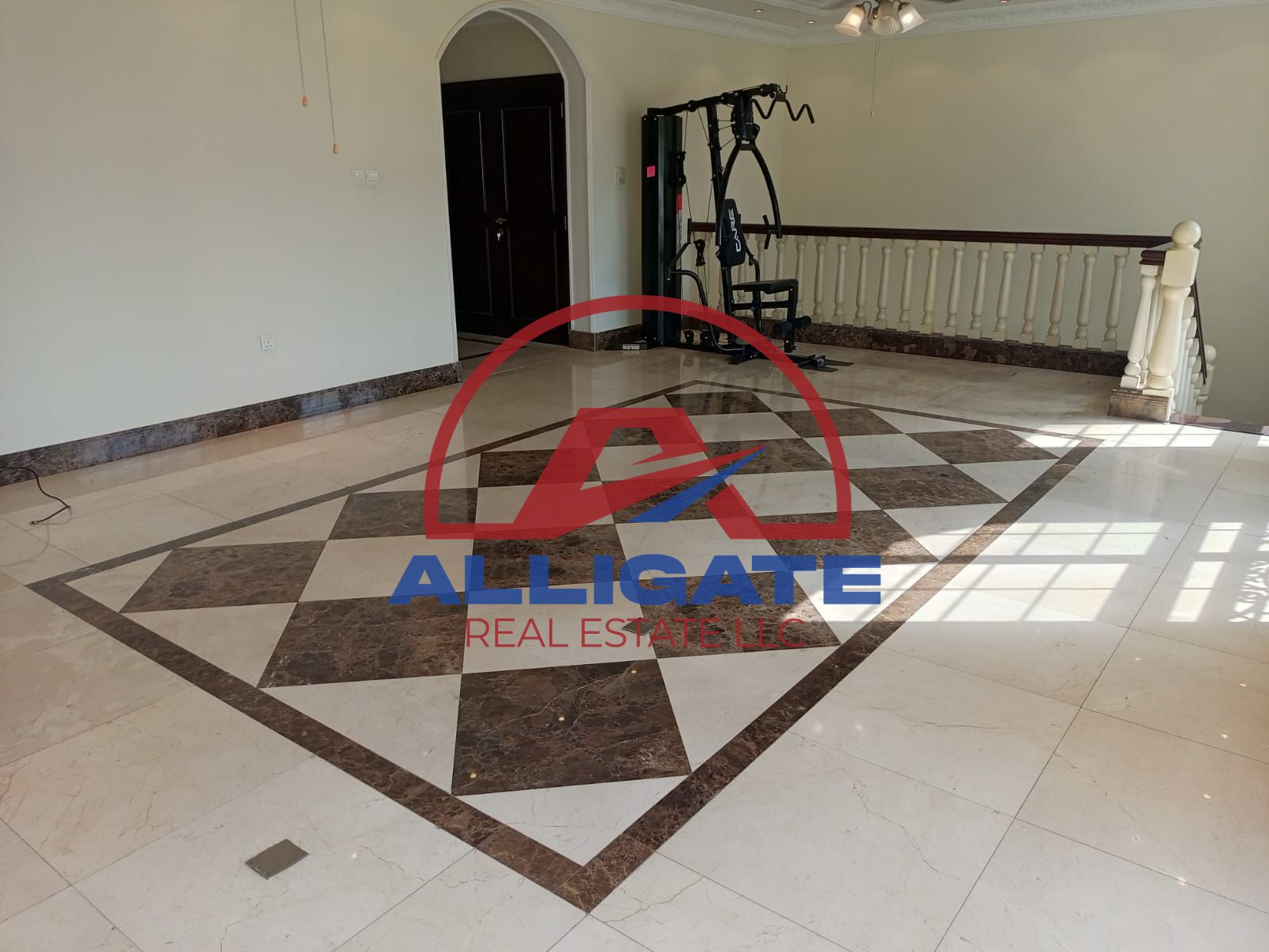 LUXURY 5BR / PRIME LOCATION / HUGE LAYOUT /