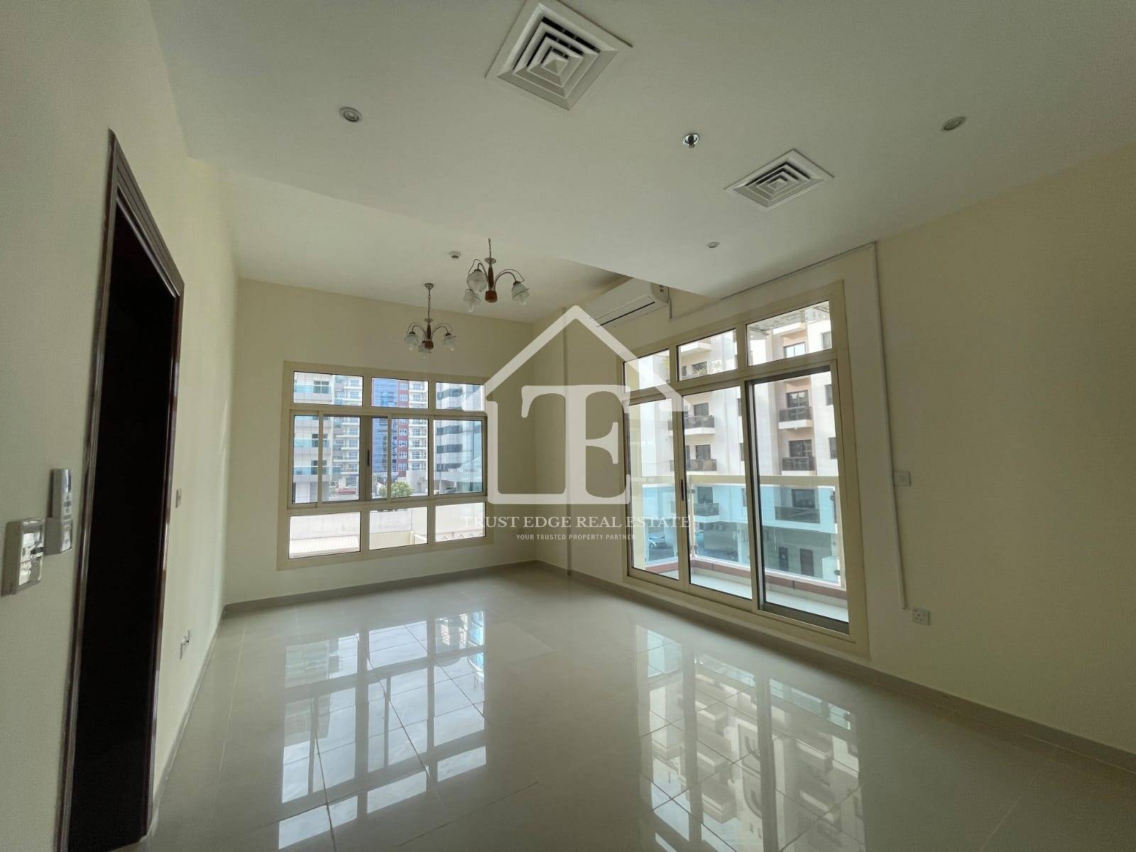 Vacant | Closed Kitchen | With Balcony