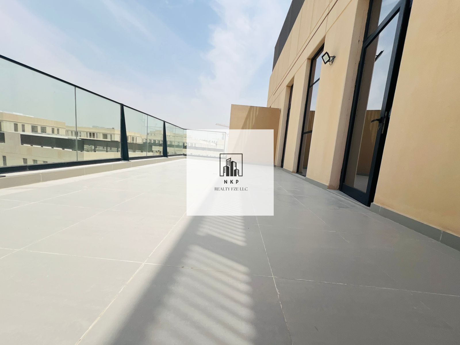Spacious luxurious huge size 1bhk with huge size terice