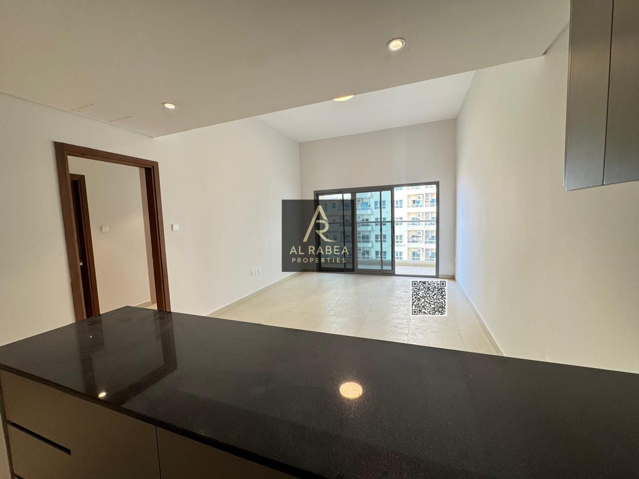 First tenant - Easy exit to Dubai - Parking and Gym Free