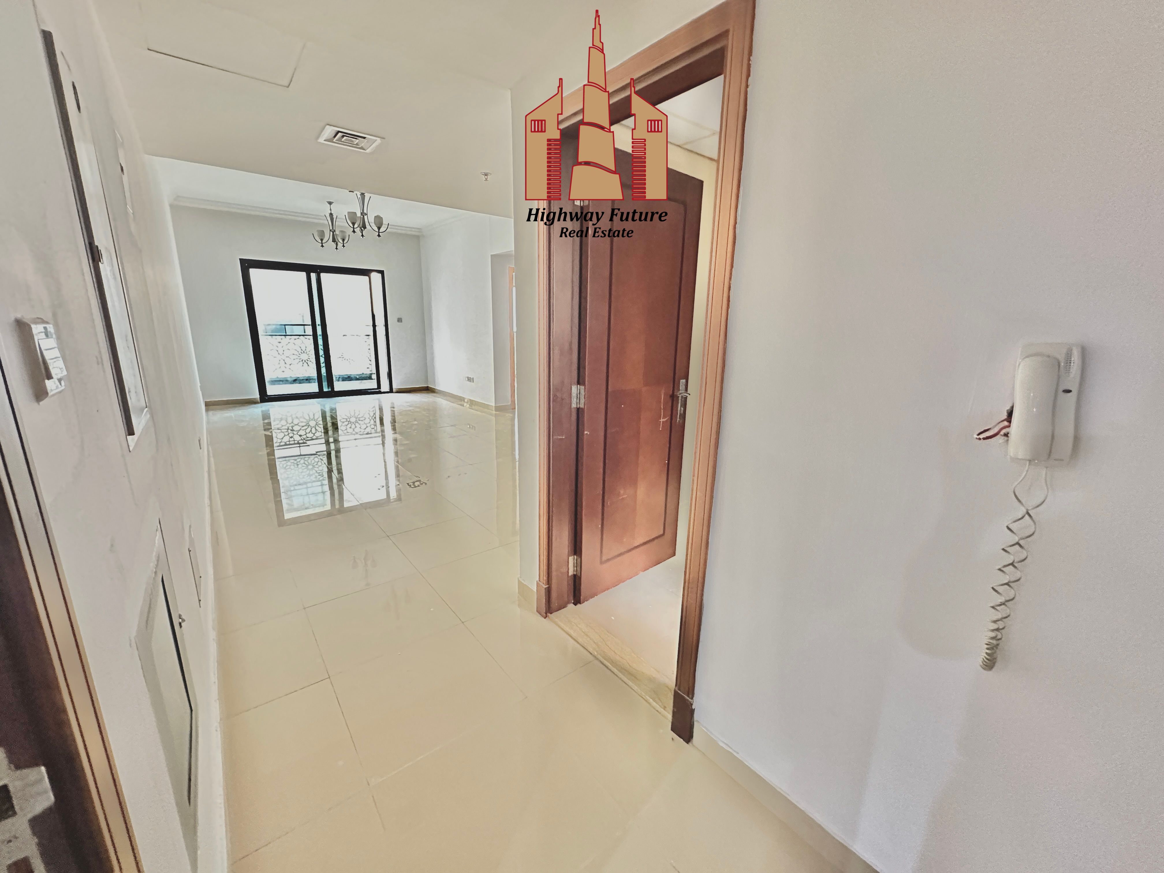 Spacious Apartment with Laundry Room 3Washroom Warfroabes Covered parking