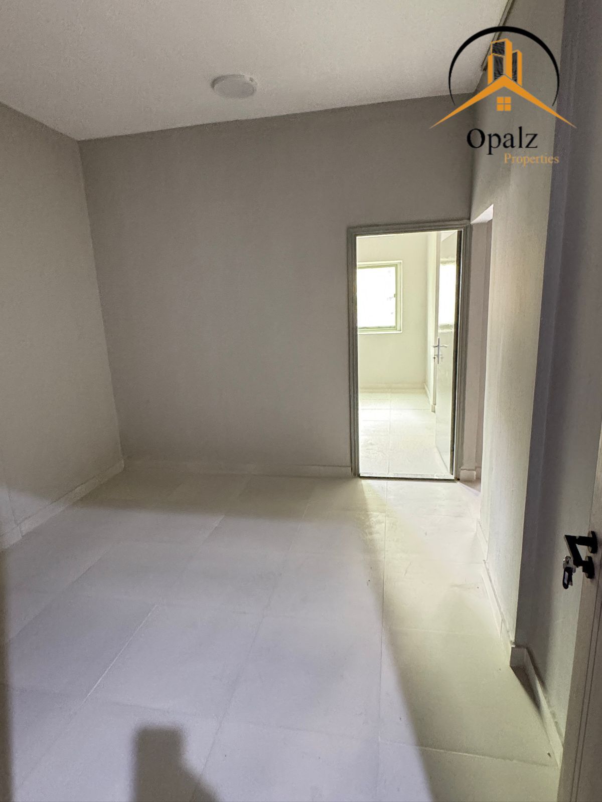 Fully Renovated 1BHK - Just 33K - Easy Pay - Dubai Exit Prime Location