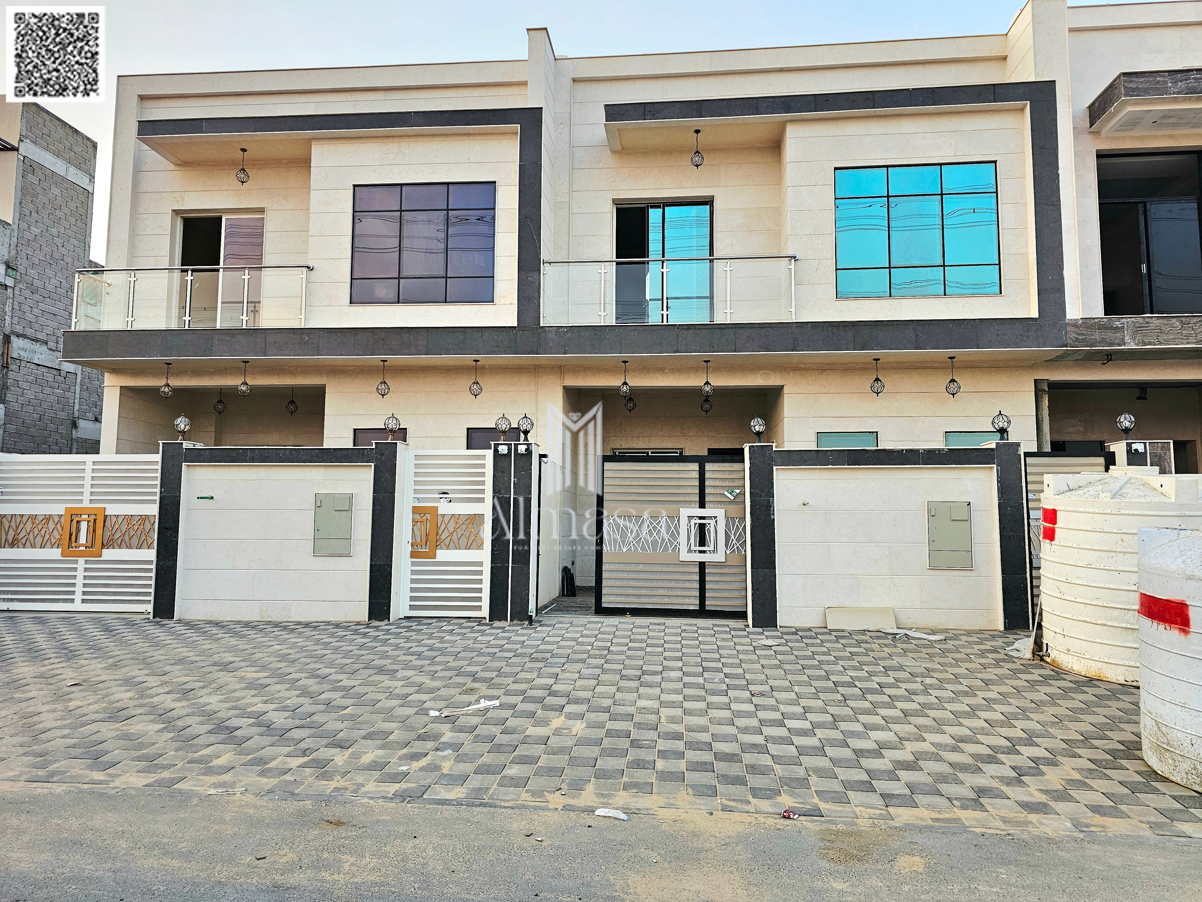 Modern villa, on a main street, at an attractive price.