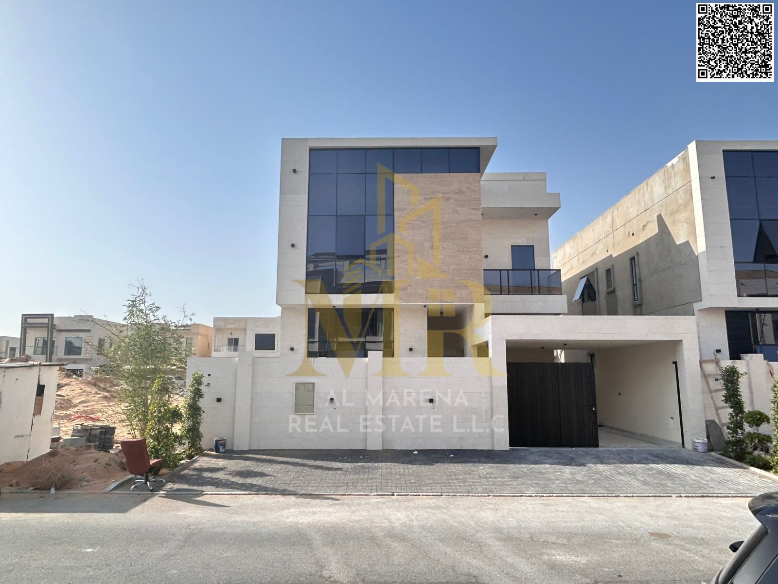 Villa for sale in Al Yasmin – 5 master bedrooms with a large master living room on a built-up area of 3900 sq ft