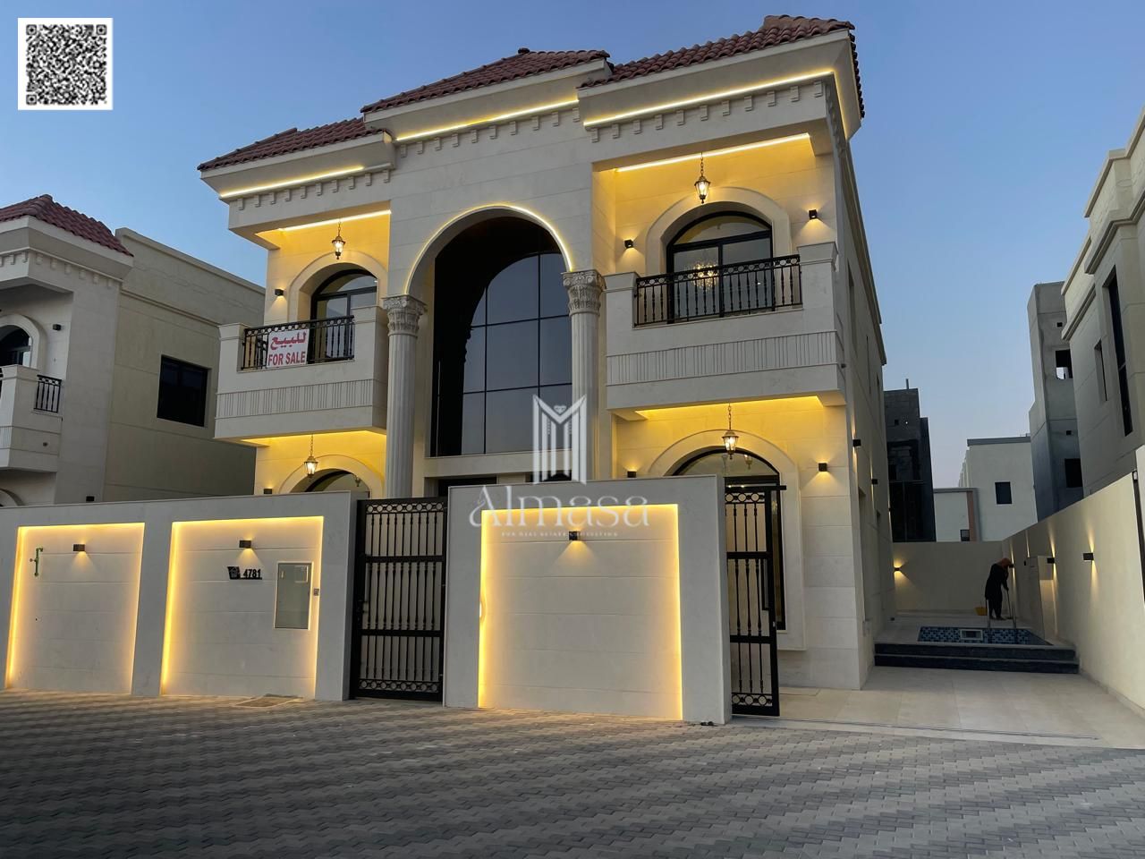 For sale: Luxury villa with ground floor, first floor and roof, classic design in Ajman