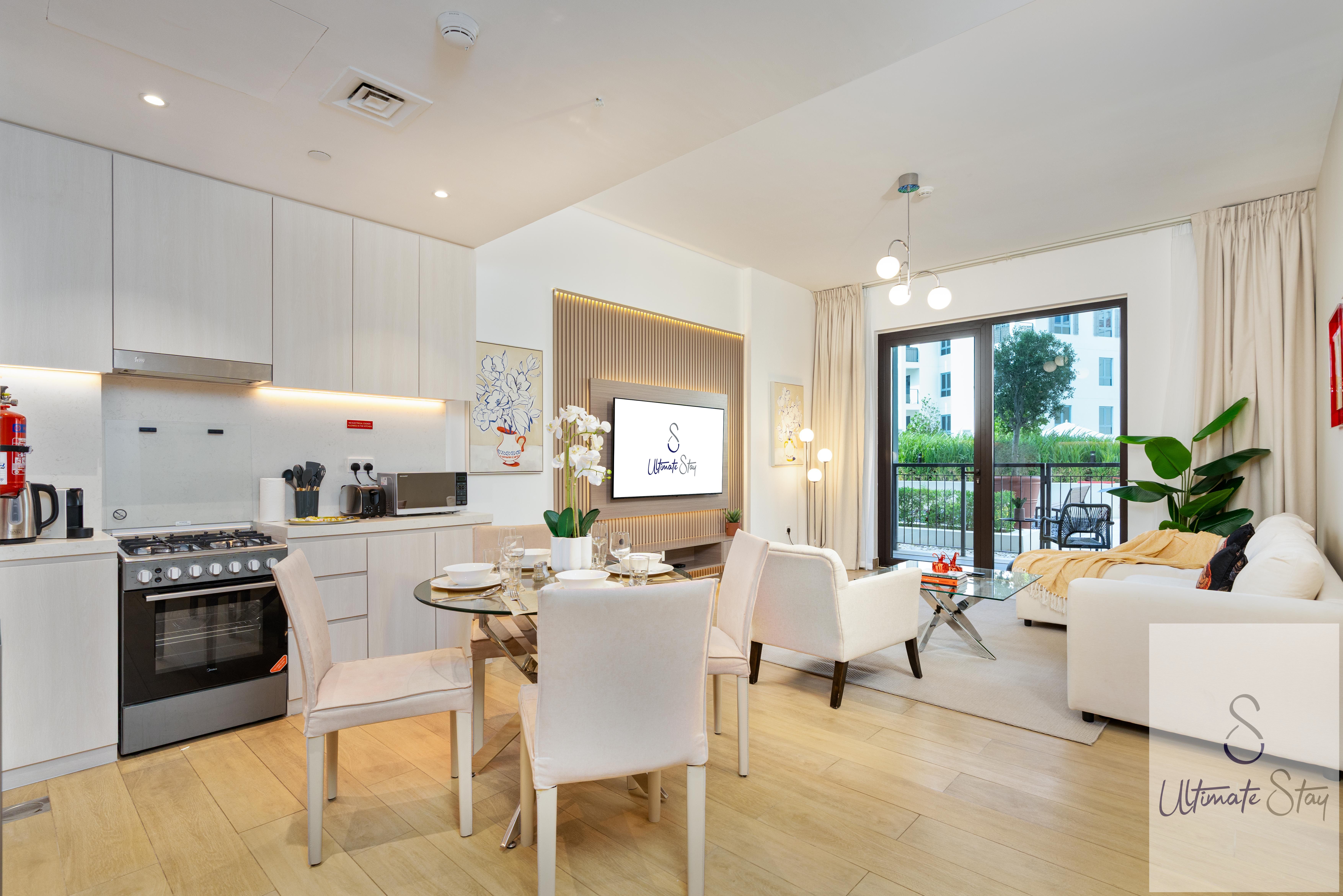 Seaside 1BR | Beach Access | Sunny Balcony