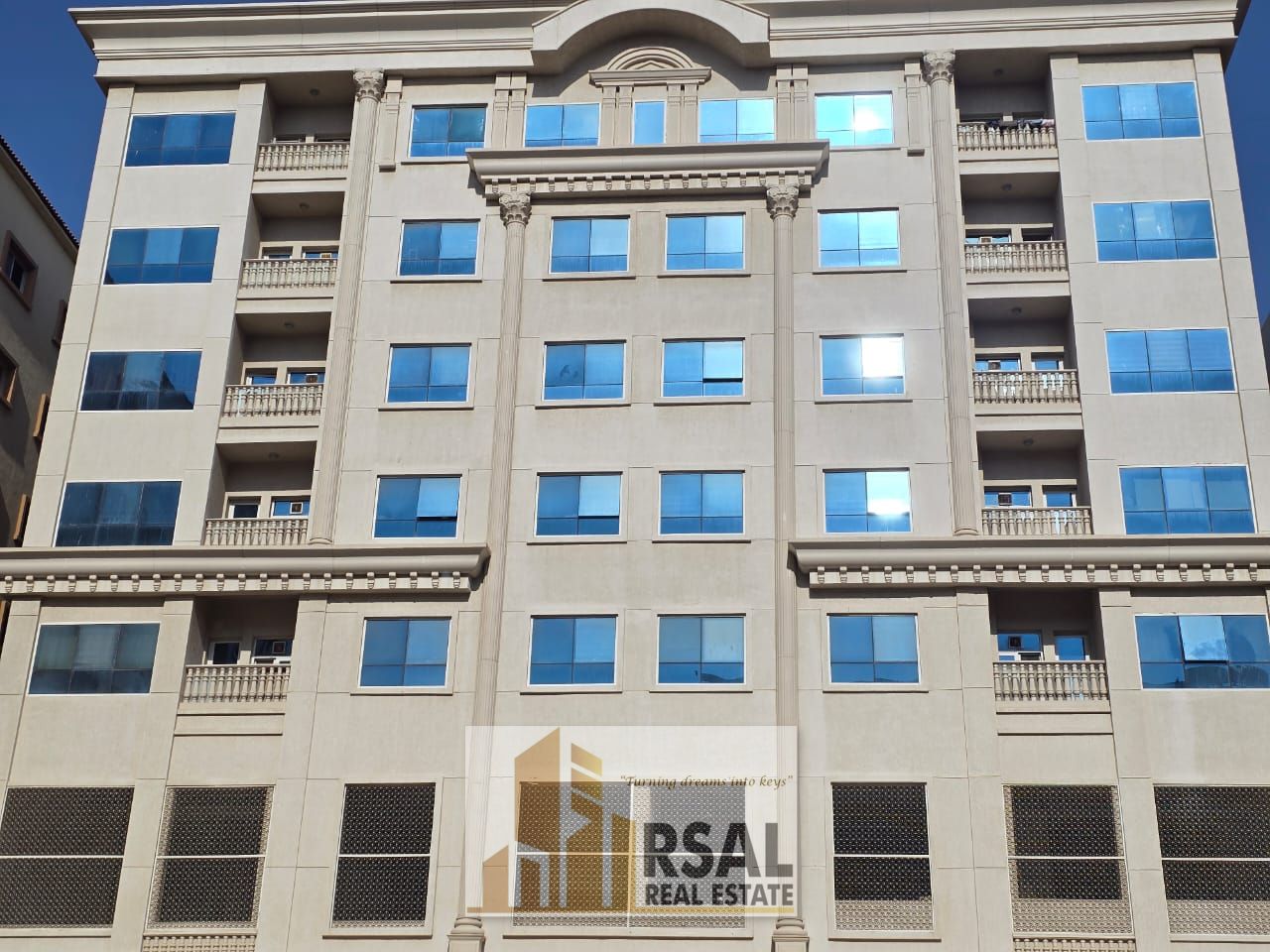 Spacious 1bhk || Flexible payments || Prime Location || Easy access to Dubai ||