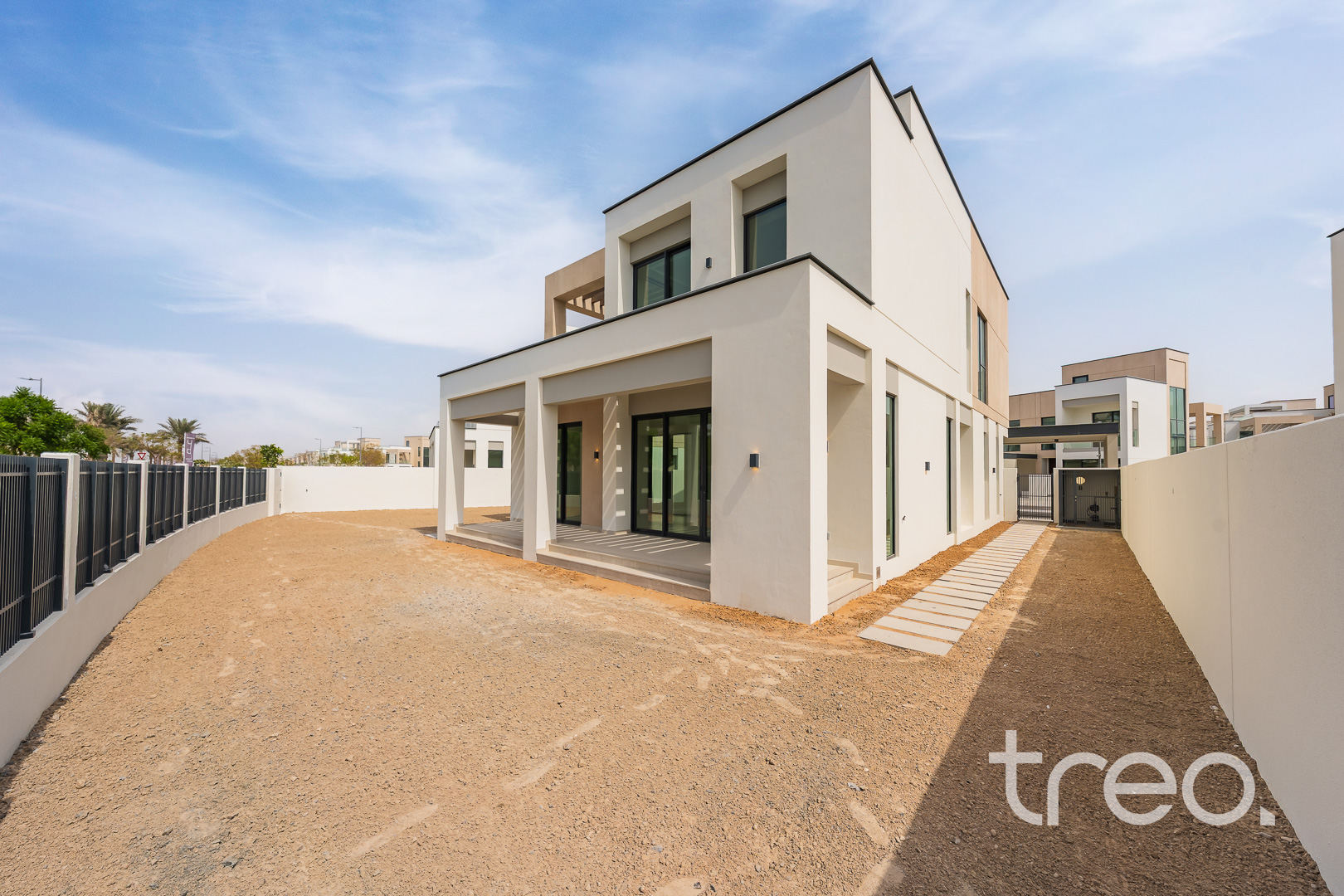 Palm Tree Views | 4 Bed | Large Plot