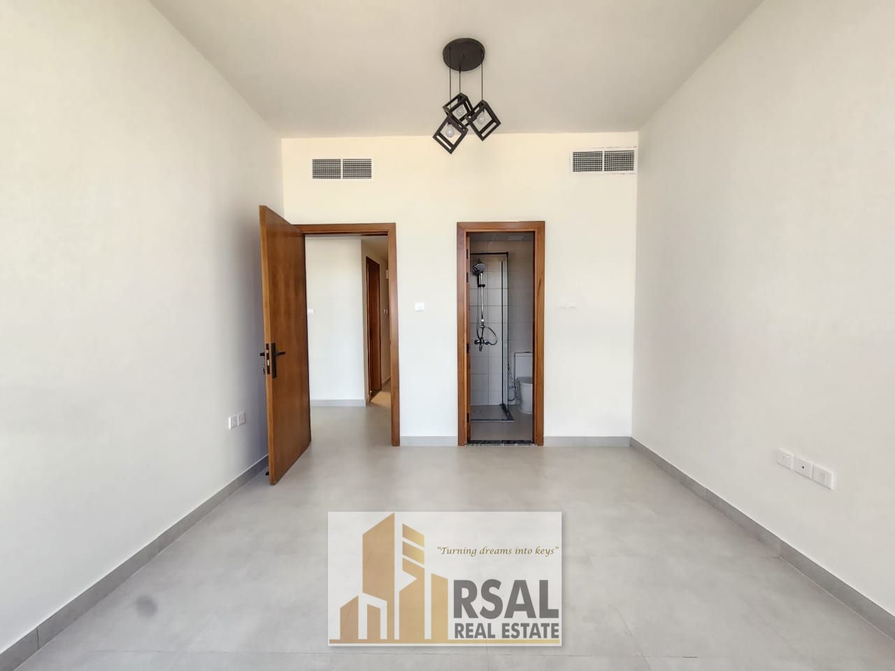 Brand new first shift _ Stuning moderan lyout _ Ready to move