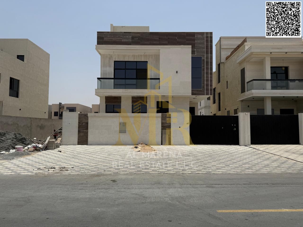 Villa for sale in Al Yasmin – Five master bedrooms with a majlis, living room, American kitchen, and swimming pool, priced at AED 1,790,000!