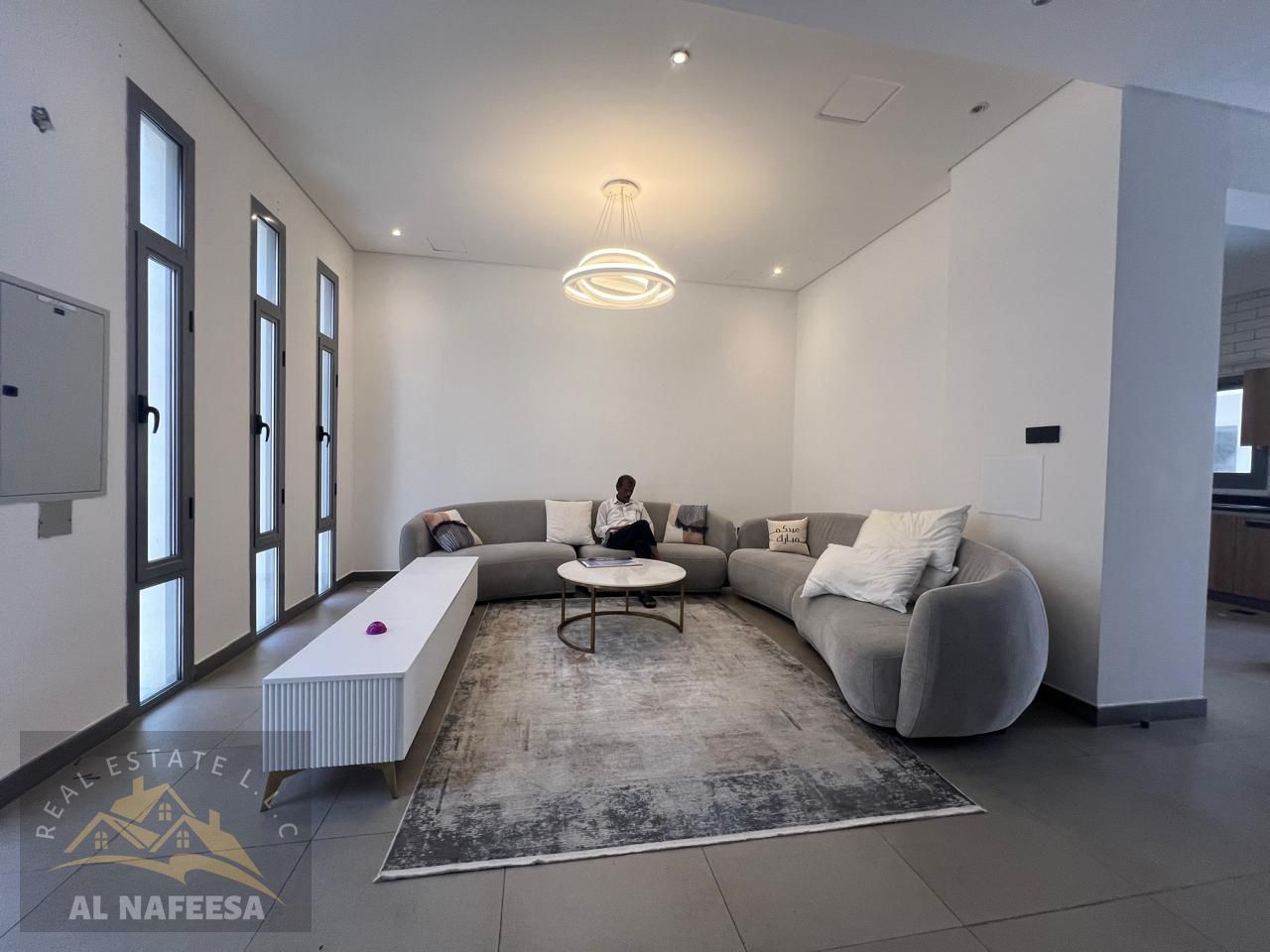 3 YEAR OLD WITH LIFT 4 MASTER BEDROOM VILLA MIRDIF