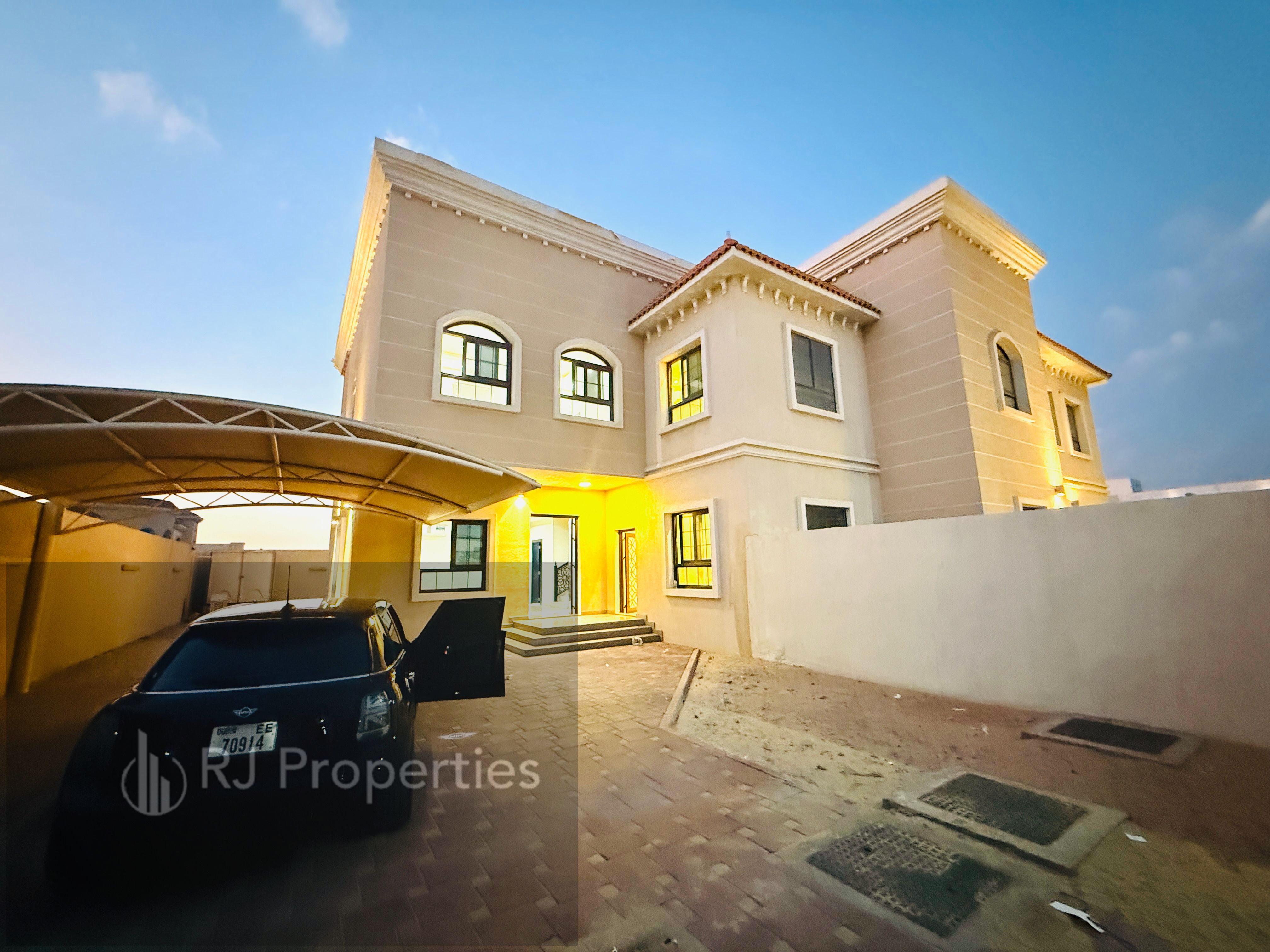 4BHK LUXURY VILLA WITH MAID ROOM BIG GARDEN AERA