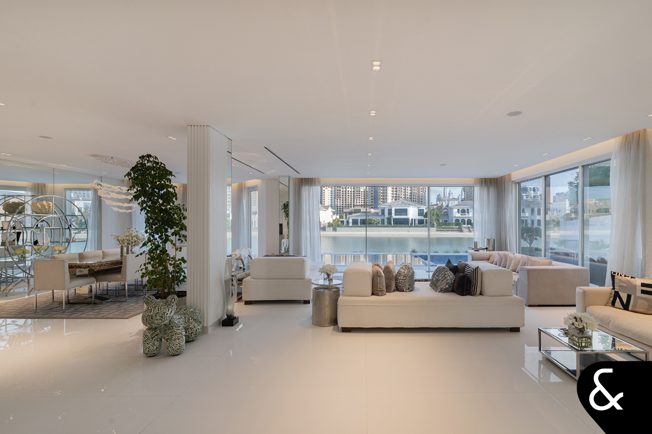 Fully Renovated + Extended - VOT - Skyline View