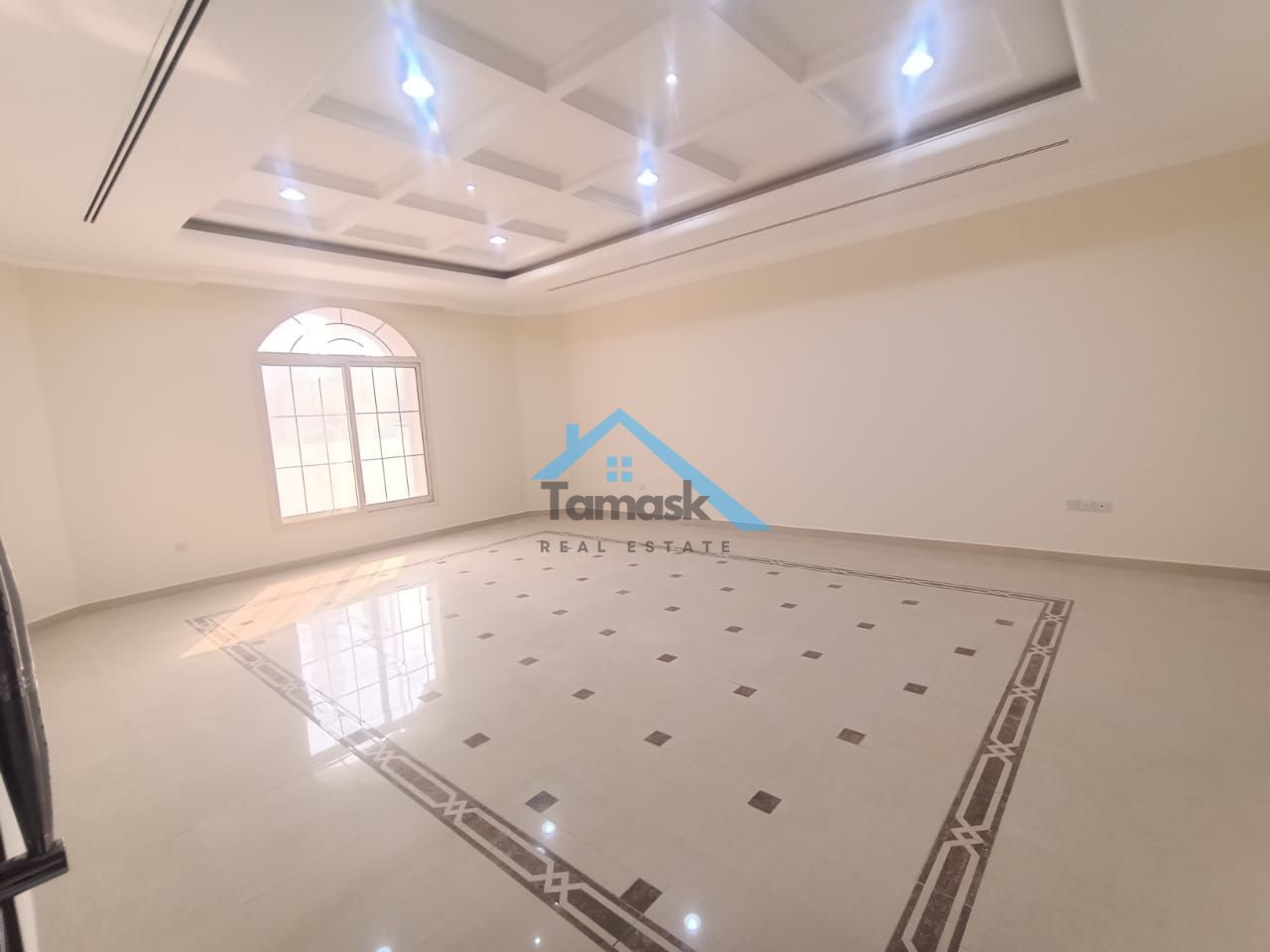Ground floor villa for rent 5 master bedrooms, living room, majlis, maid's room, external annex, kitchen, laundry room, ironing room, and garden 220,0