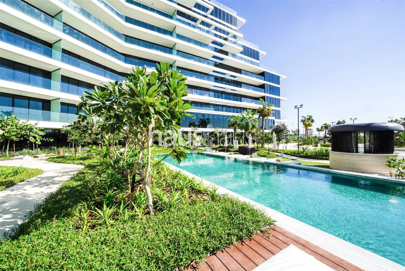 12 cheques | Luxury Amenities | Vacant Now