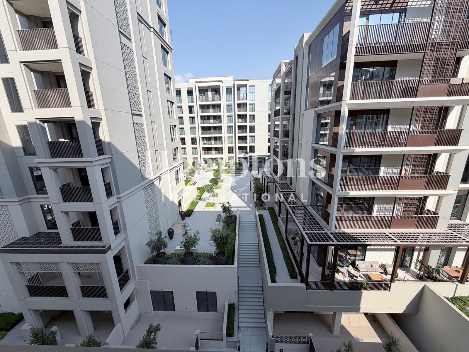 Community View | Low Floor | Chiller Free