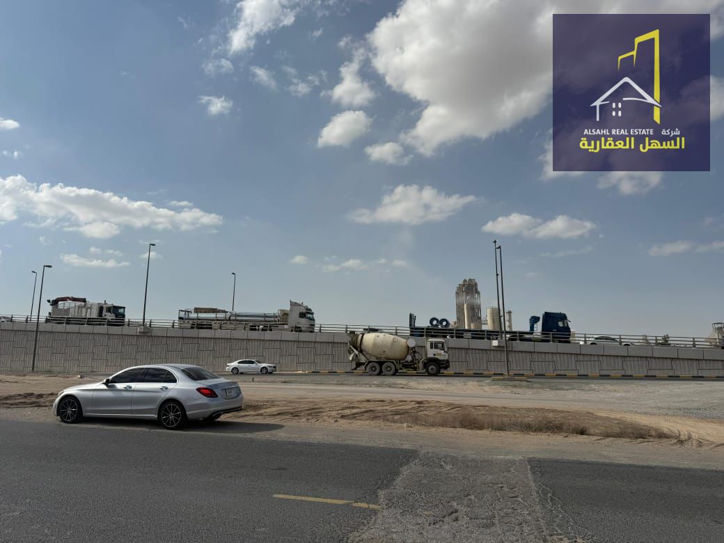 Land for sale in the Old Rock area on Street 97, excellent location opposite the cement factory