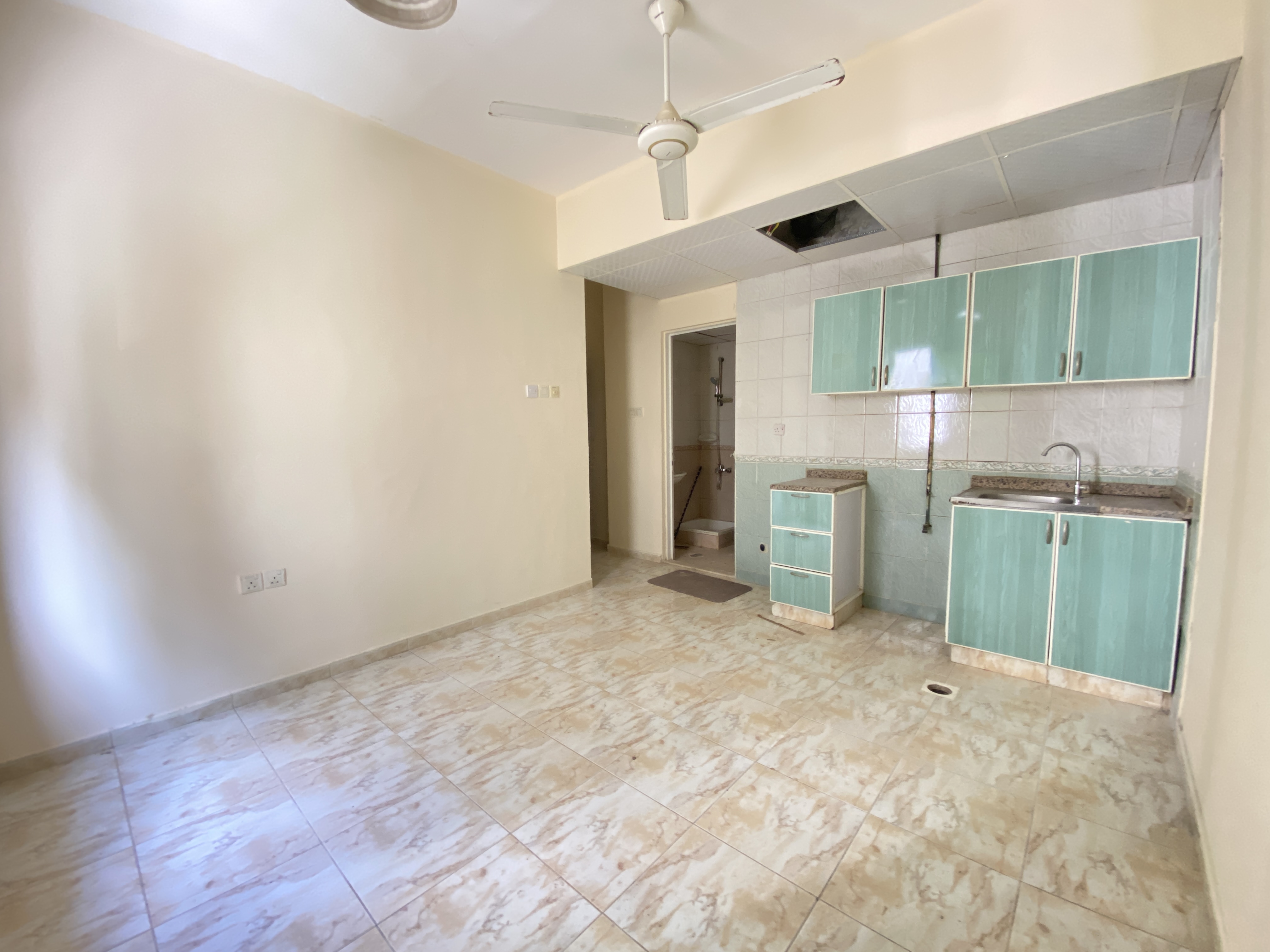 GOOD STUDIO PRIME LOCATION SPREATE KITCHEN IN CHEAP PRICE MUWALIEH SHARJAH