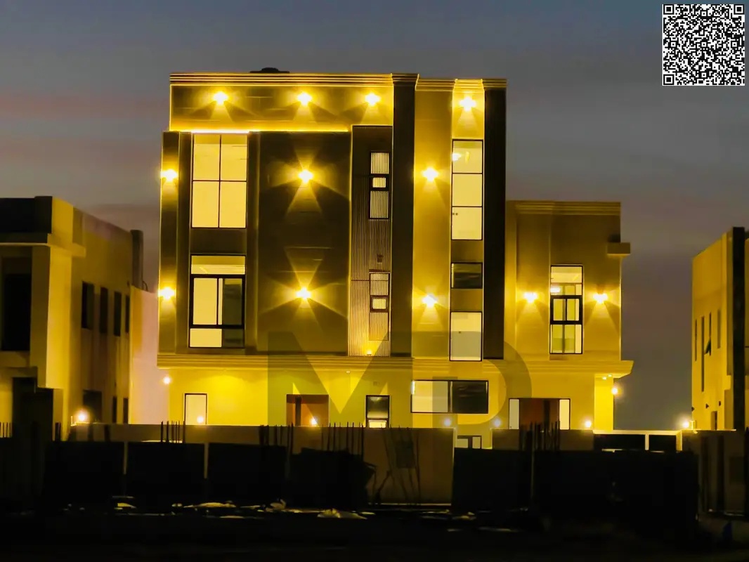 Modern villa with pool and roof. Price includes everything (registration and ownership fees, electricity, water, air conditioning units and kitchen ap